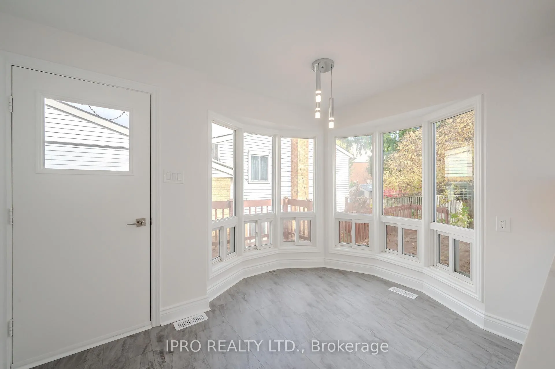 Photo 13 of 180 Westvale Drive, Waterloo — HOMEH