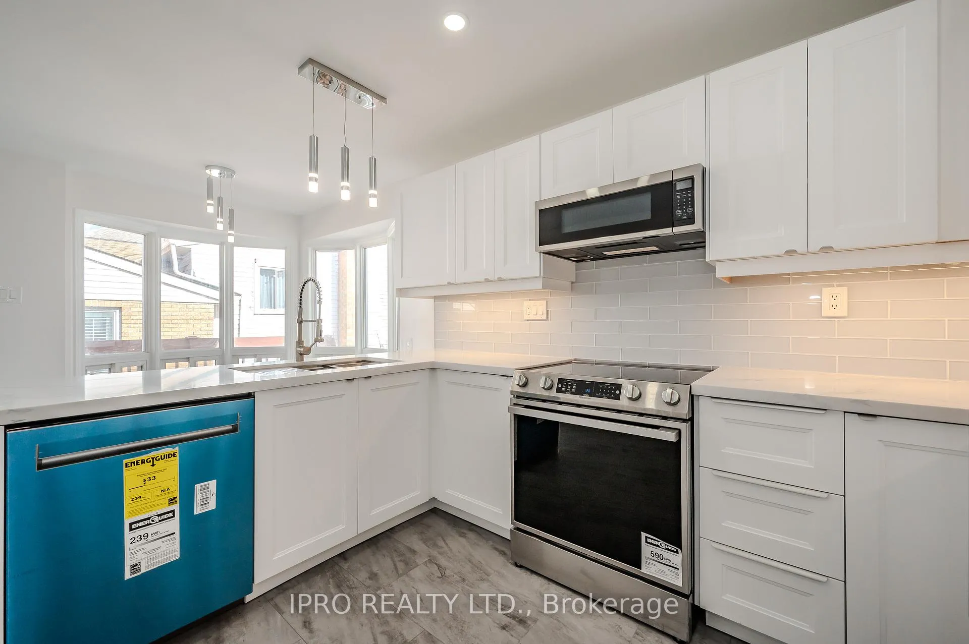 Photo 16 of 180 Westvale Drive, Waterloo — HOMEH