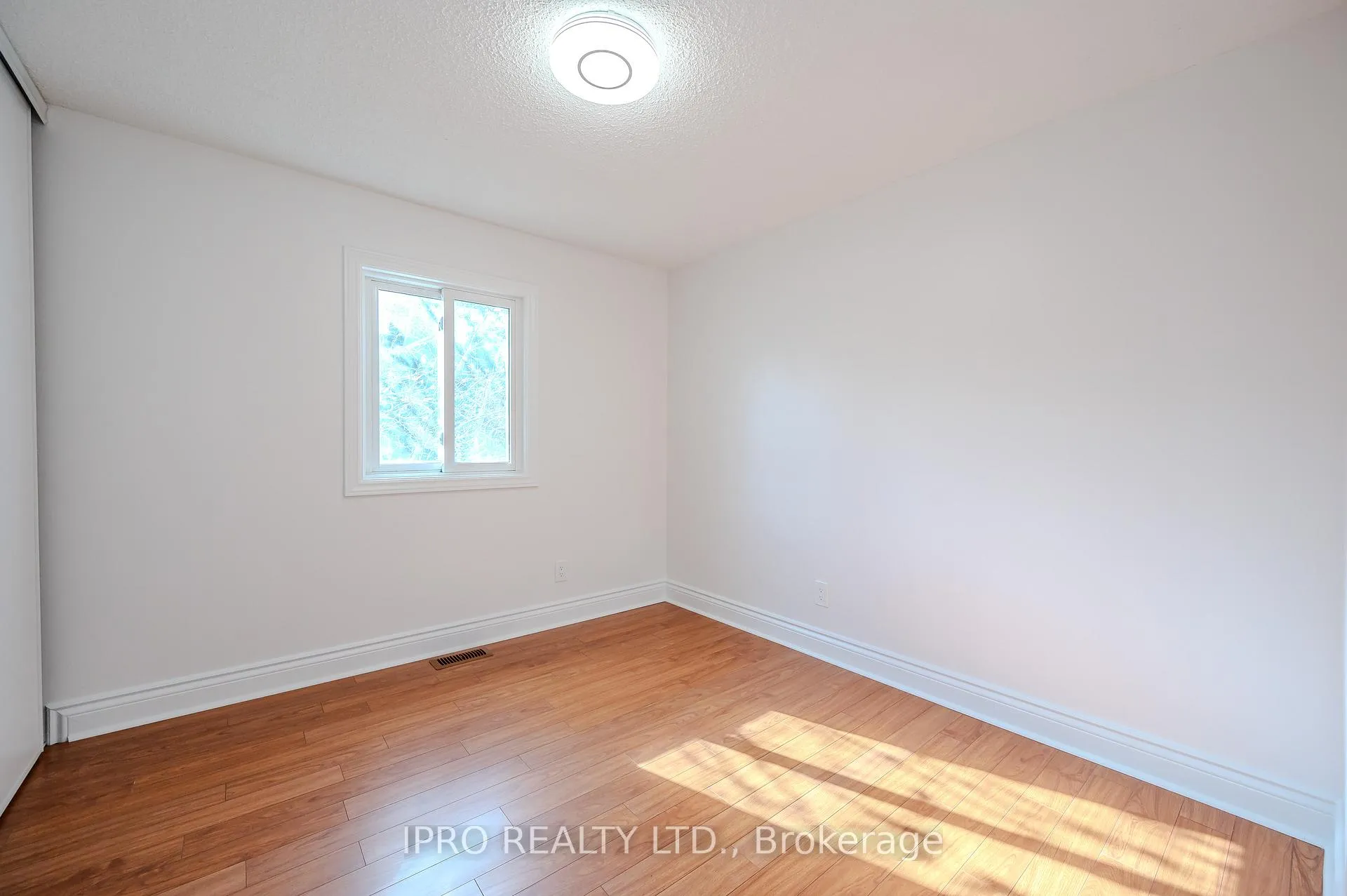 Photo 18 of 180 Westvale Drive, Waterloo — HOMEH