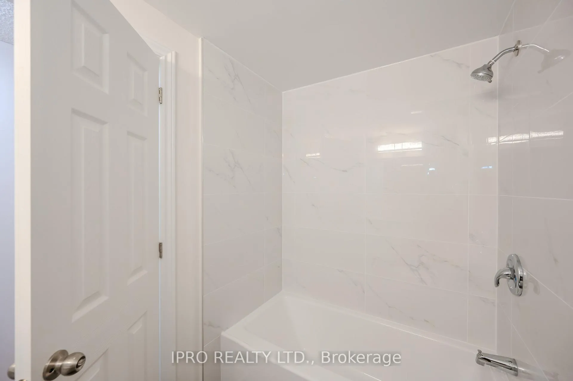 Photo 21 of 180 Westvale Drive, Waterloo — HOMEH