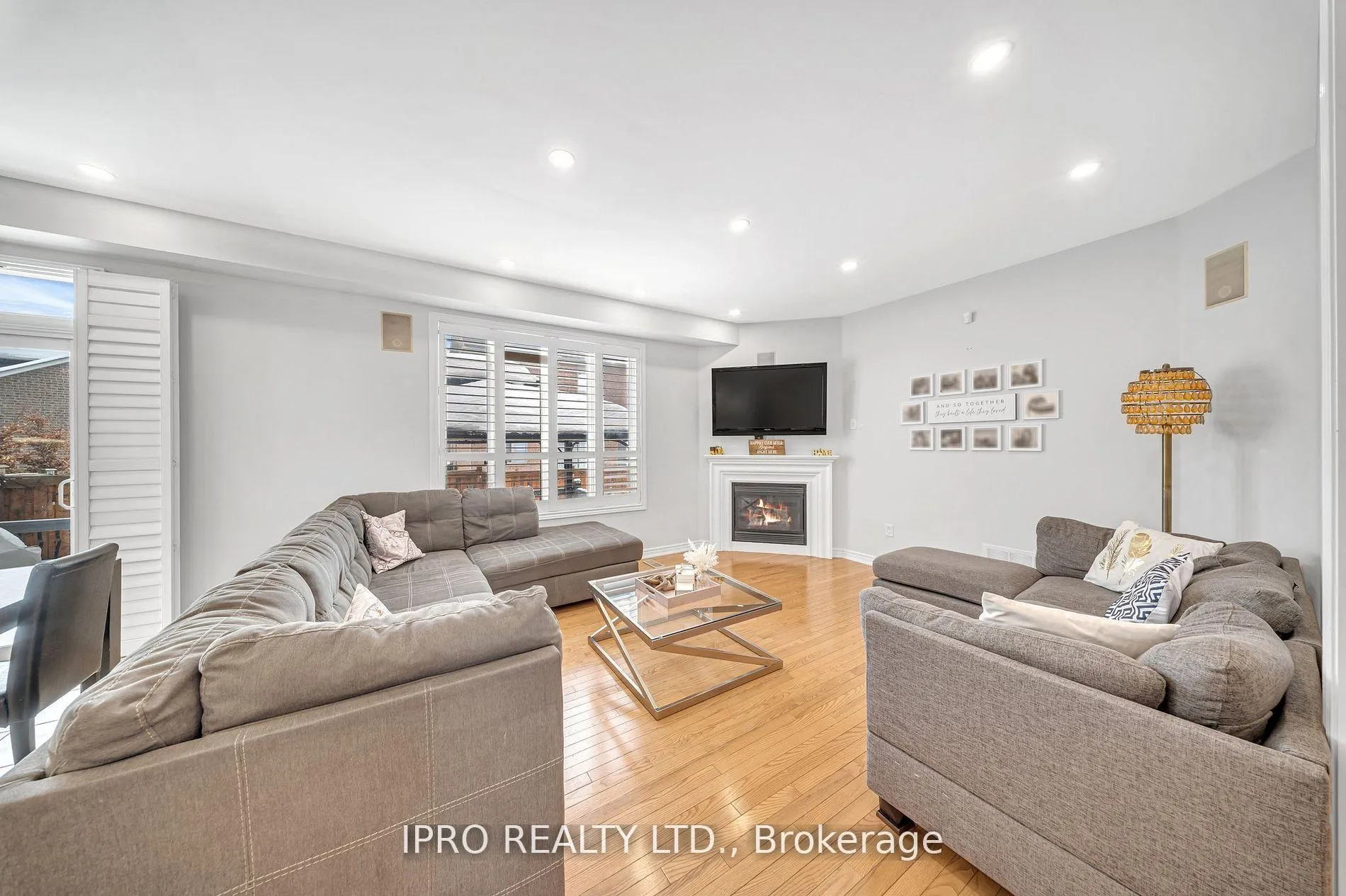 Photo 11 of 15 Frassino Drive, Vaughan, Vellore Village — HOMEH