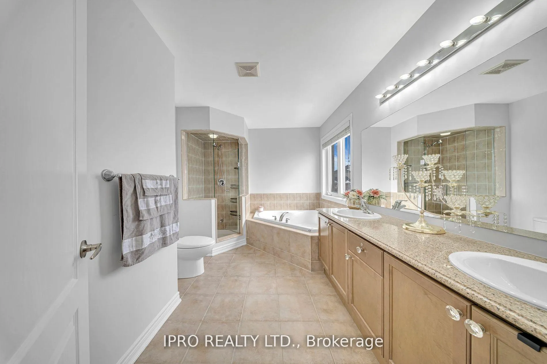 Photo 24 of 15 Frassino Drive, Vaughan, Vellore Village — HOMEH