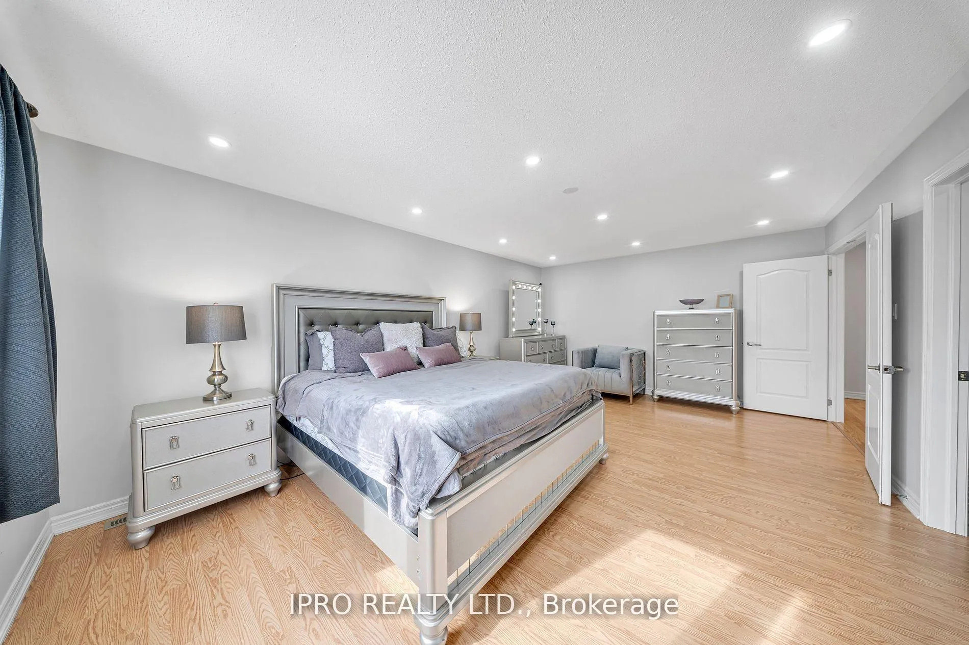 Photo 26 of 15 Frassino Drive, Vaughan, Vellore Village — HOMEH