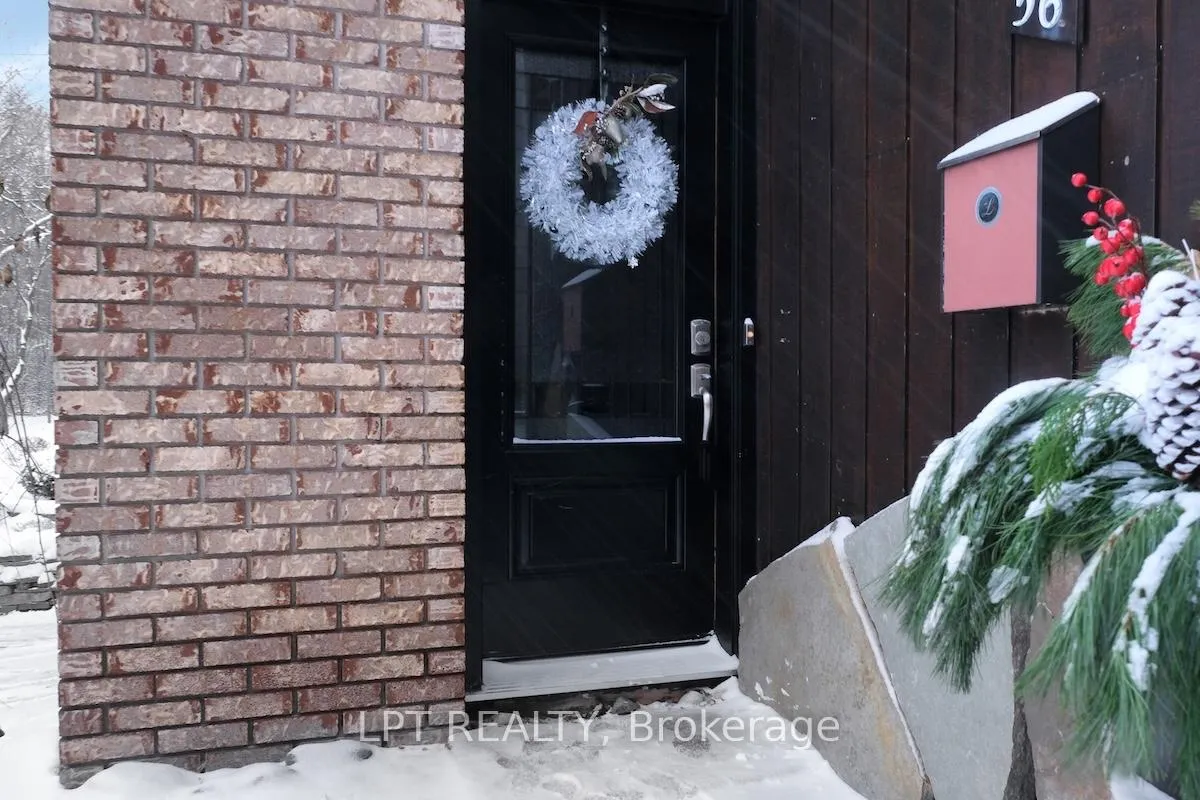 Photo 4 of 56 Sandhurst Court, Ottawa, Mooneys Bay/Riverside Park — HOMEH
