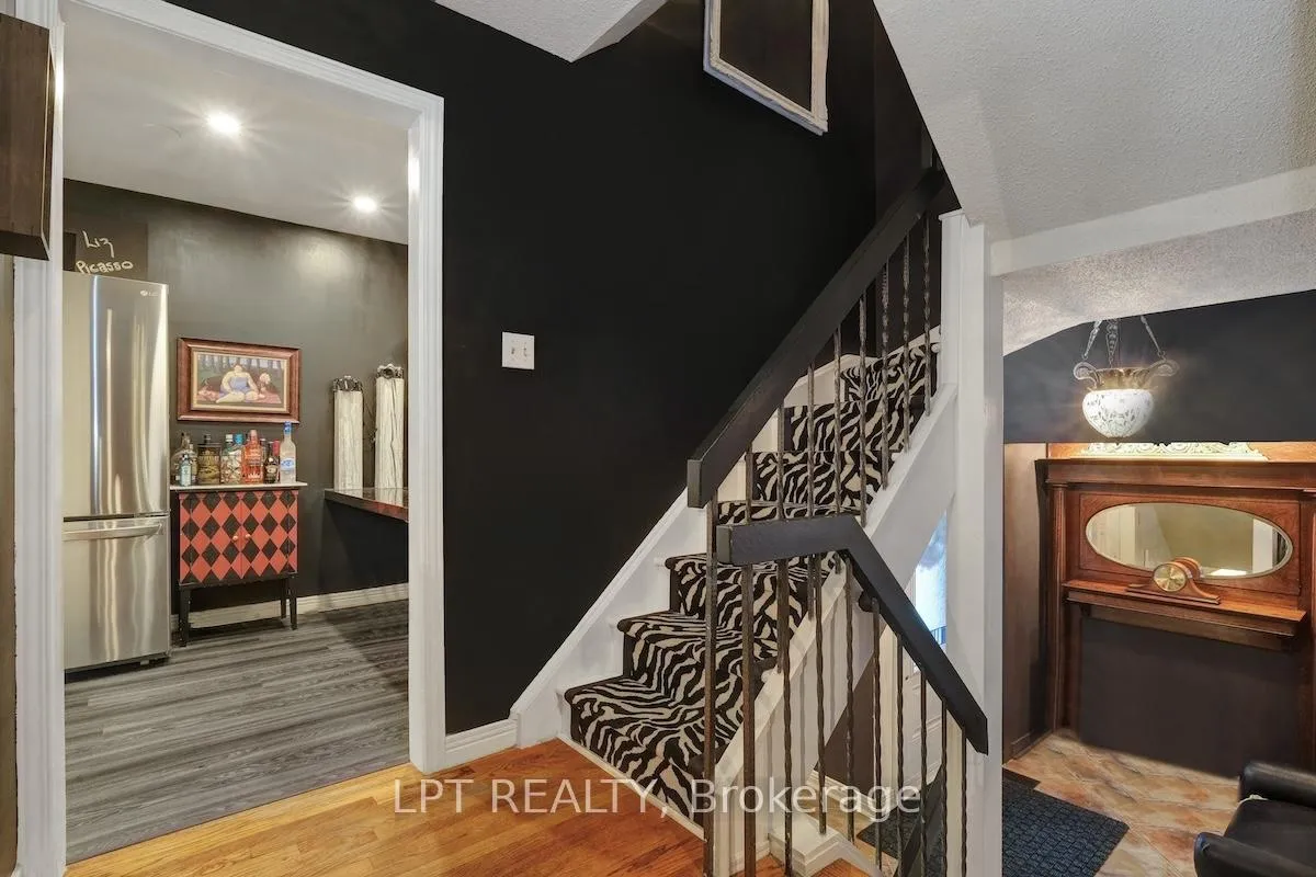 Photo 8 of 56 Sandhurst Court, Ottawa, Mooneys Bay/Riverside Park — HOMEH