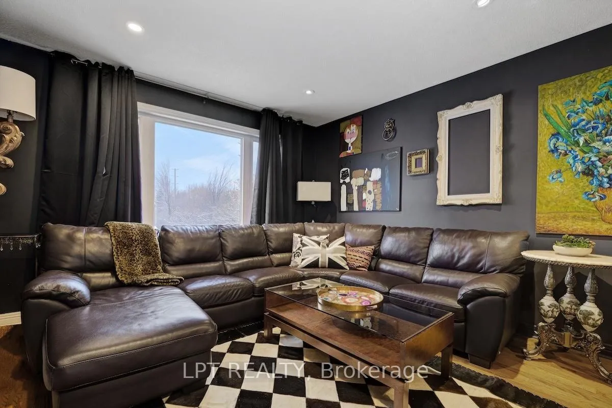 Photo 9 of 56 Sandhurst Court, Ottawa, Mooneys Bay/Riverside Park — HOMEH
