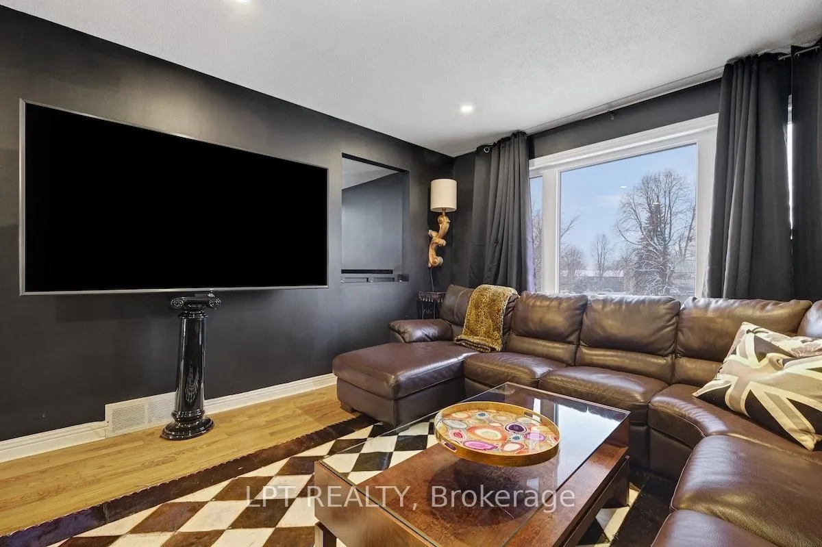 Photo 10 of 56 Sandhurst Court, Ottawa, Mooneys Bay/Riverside Park — HOMEH