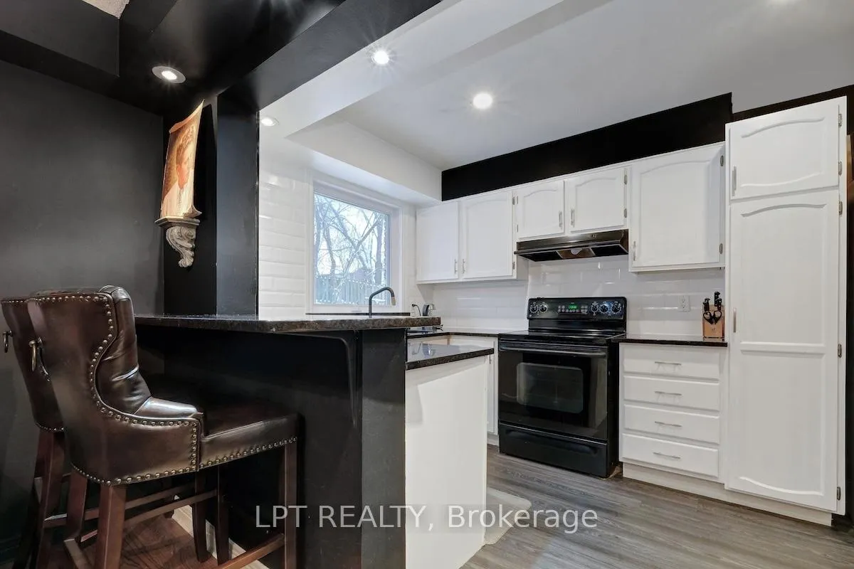 Photo 19 of 56 Sandhurst Court, Ottawa, Mooneys Bay/Riverside Park — HOMEH