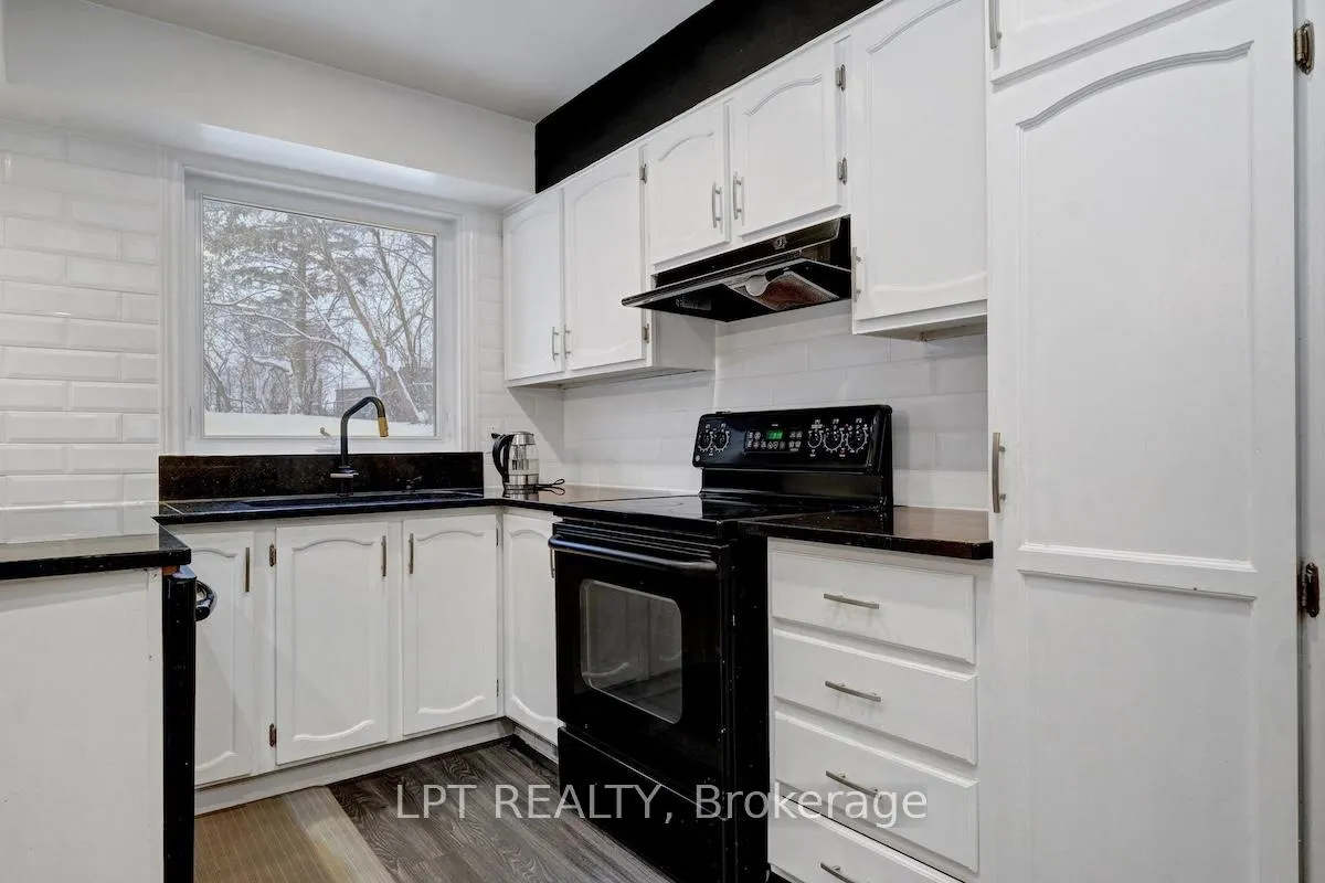 Photo 20 of 56 Sandhurst Court, Ottawa, Mooneys Bay/Riverside Park — HOMEH