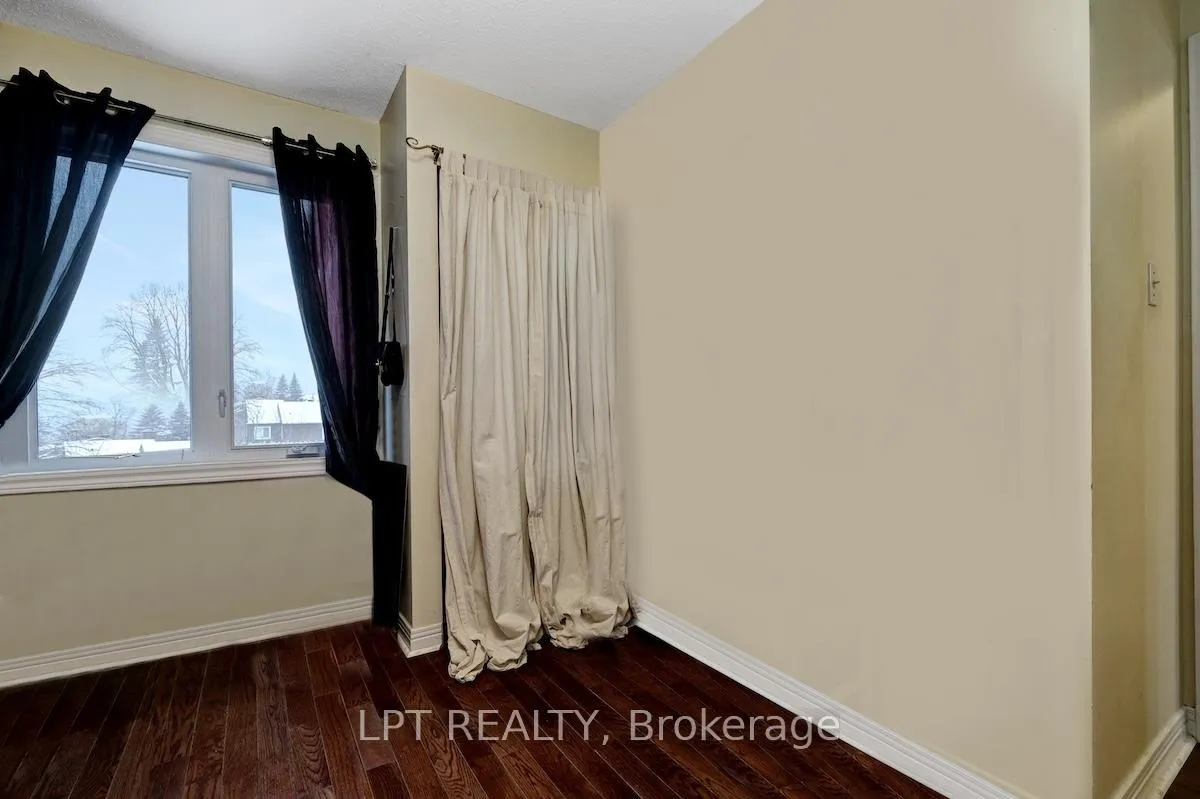Photo 30 of 56 Sandhurst Court, Ottawa, Mooneys Bay/Riverside Park — HOMEH