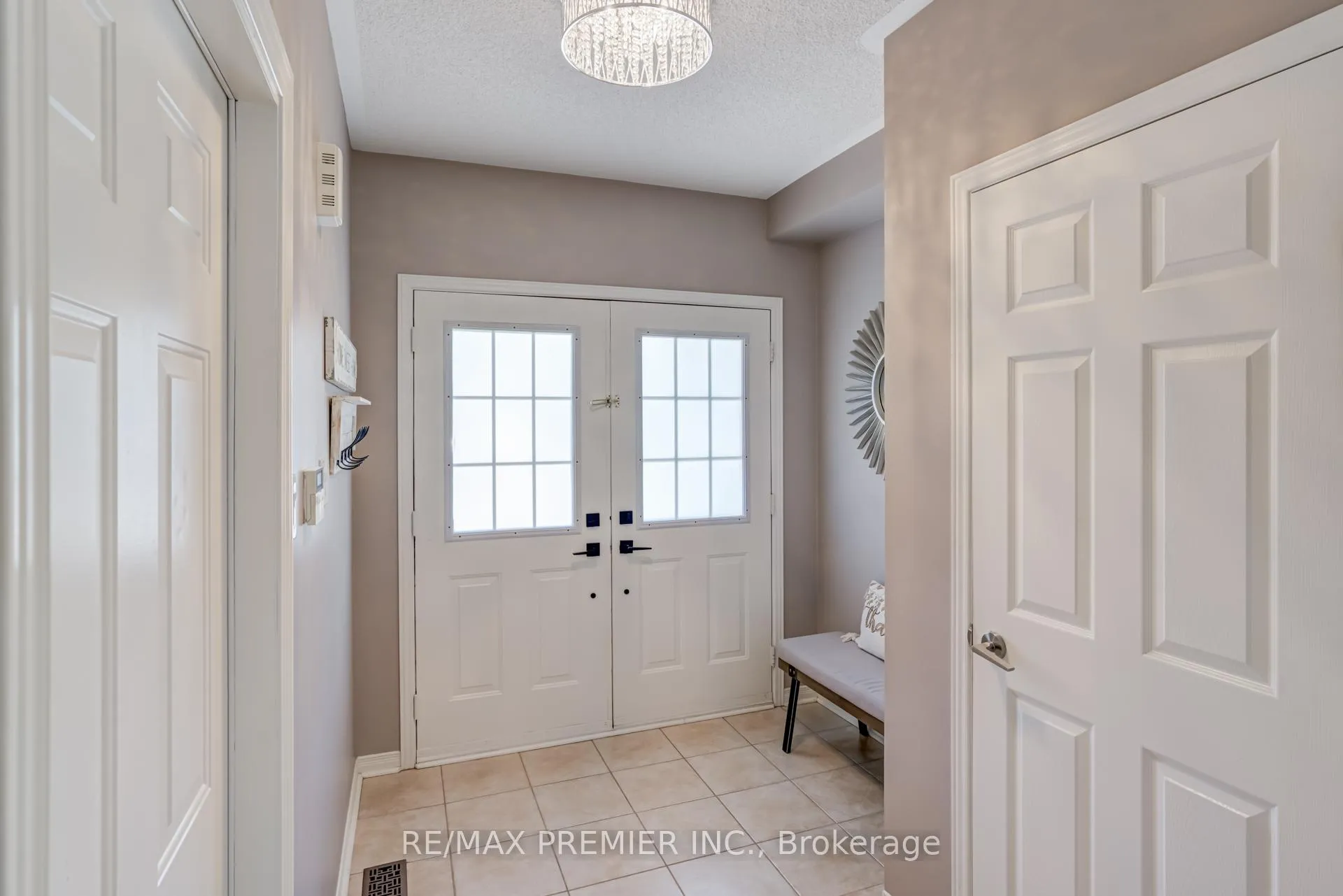Photo 7 of 89 Ronan Crescent, Vaughan, Sonoma Heights — HOMEH