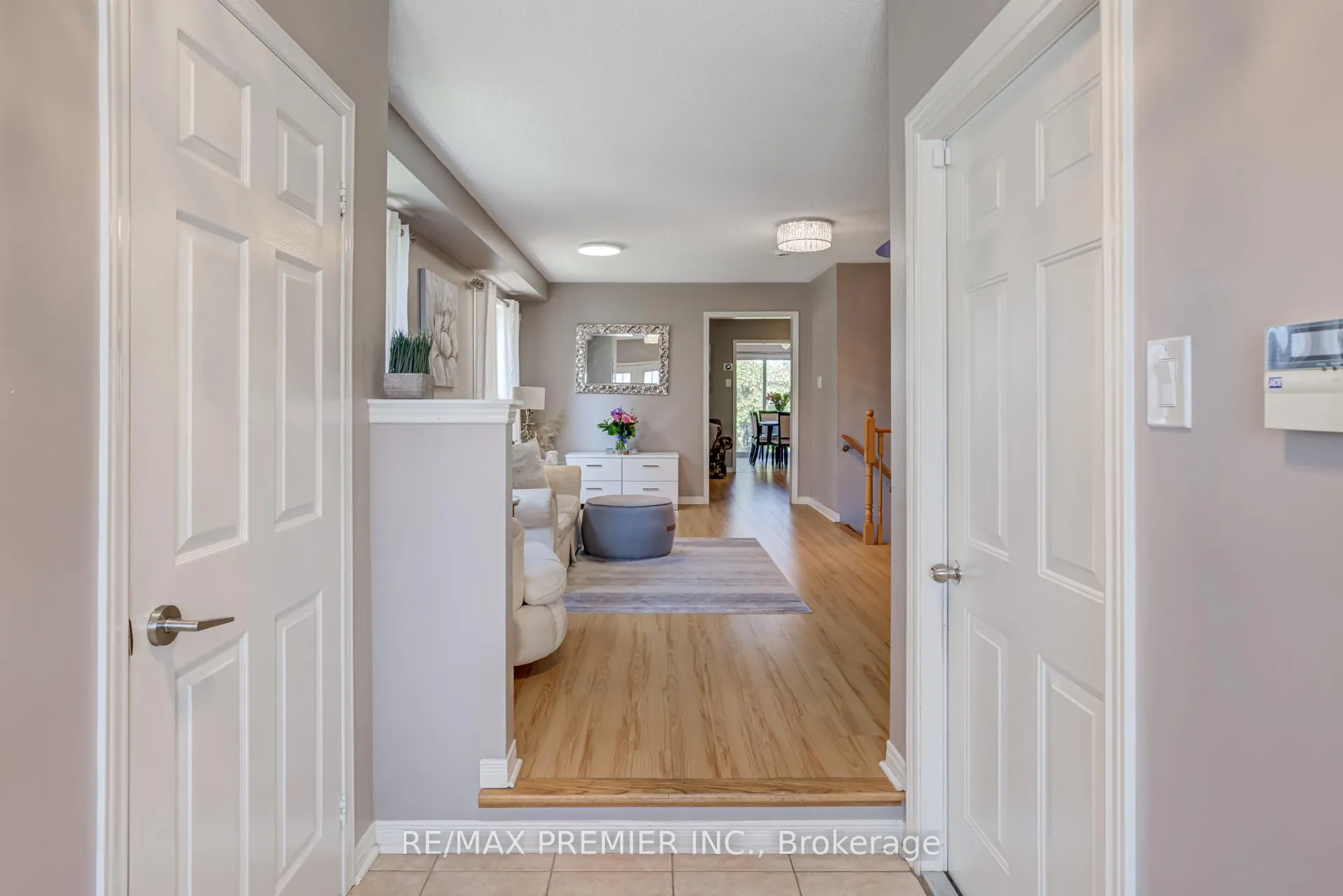 Photo 8 of 89 Ronan Crescent, Vaughan, Sonoma Heights — HOMEH