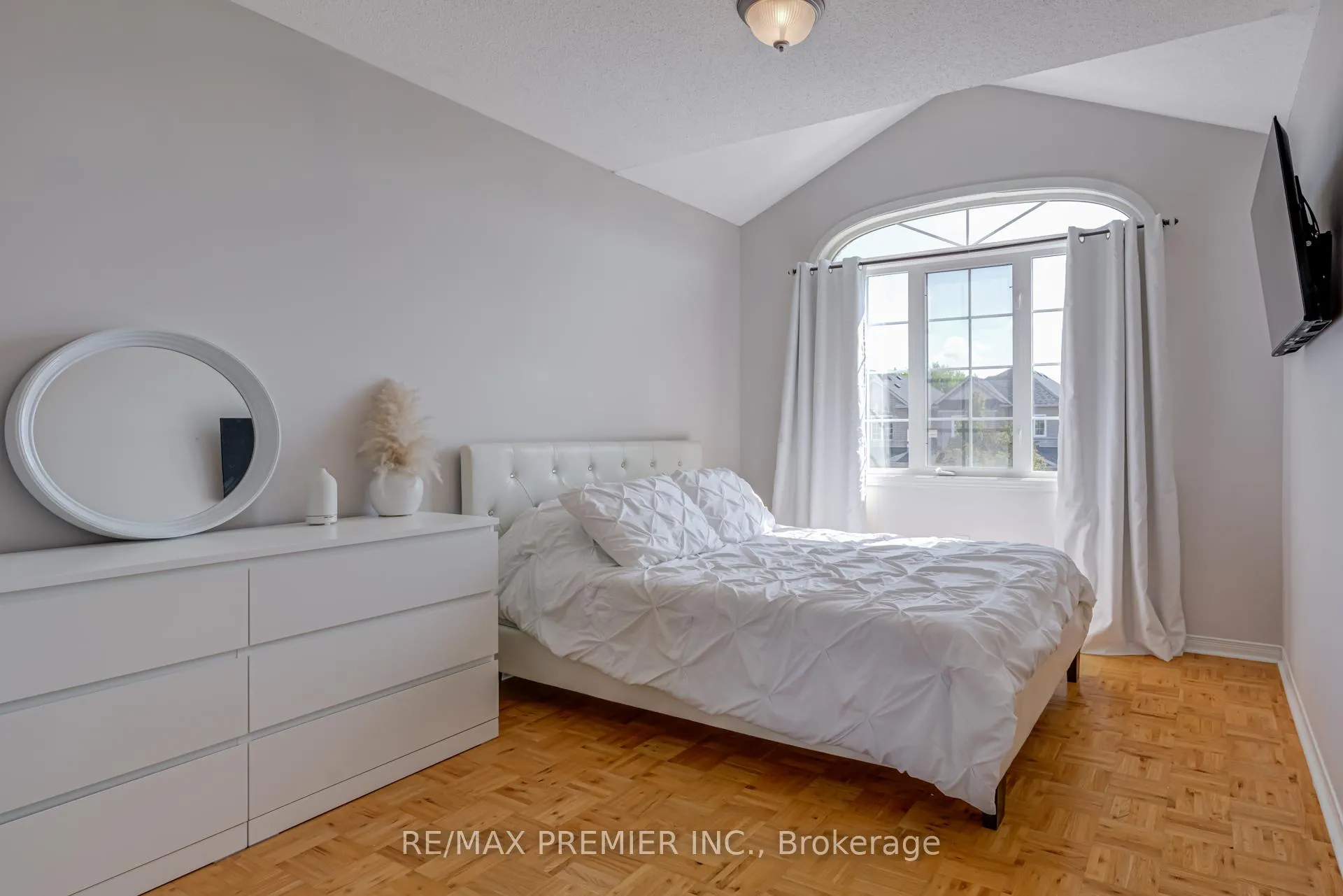 Photo 32 of 89 Ronan Crescent, Vaughan, Sonoma Heights — HOMEH