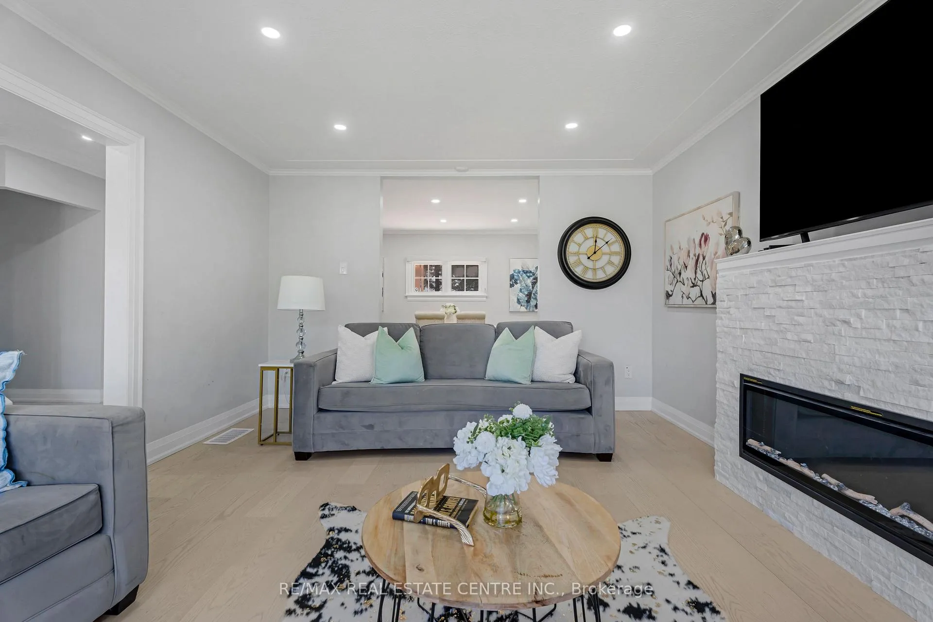 Photo 5 of 324 McNeilly Road, Hamilton, Winona — HOMEH