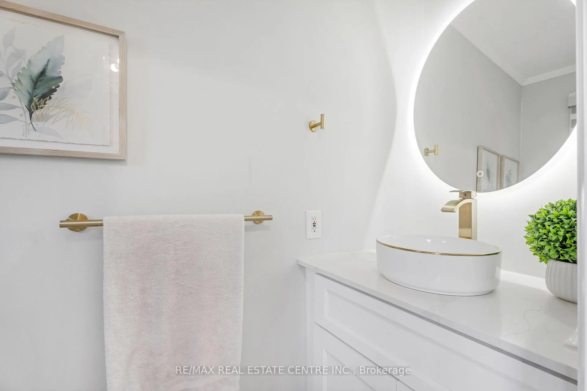 Photo 10 of 324 McNeilly Road, Hamilton, Winona — HOMEH