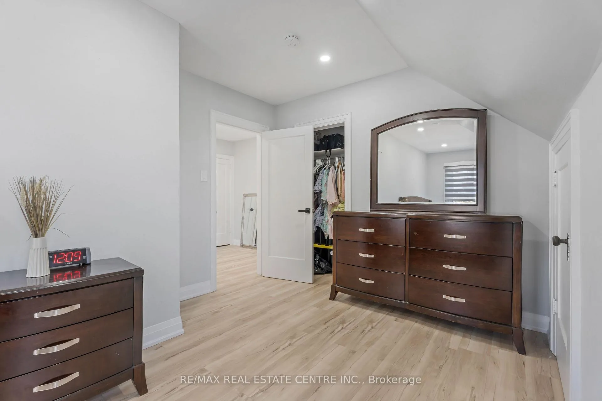Photo 19 of 324 McNeilly Road, Hamilton, Winona — HOMEH