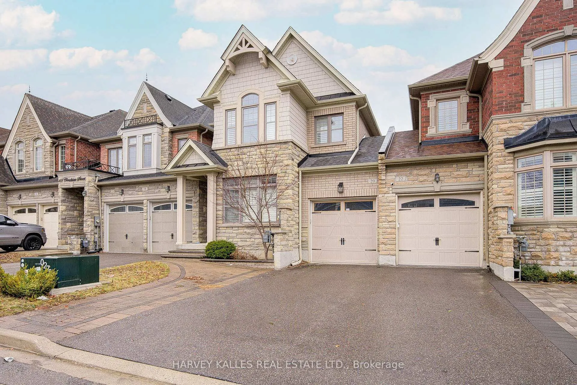 Photo 3 of 20 Claudview Street, King, King City — HOMEH