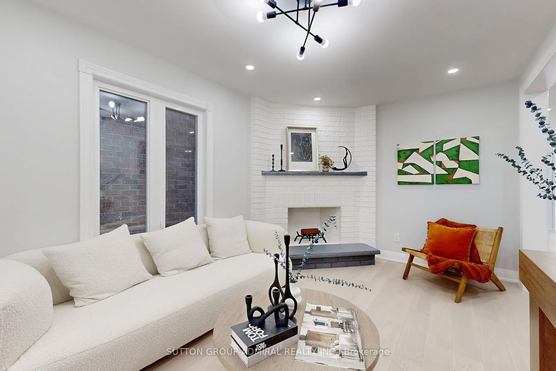 Photo 2 of 31 Whitney Place, Vaughan, Lakeview Estates — HOMEH