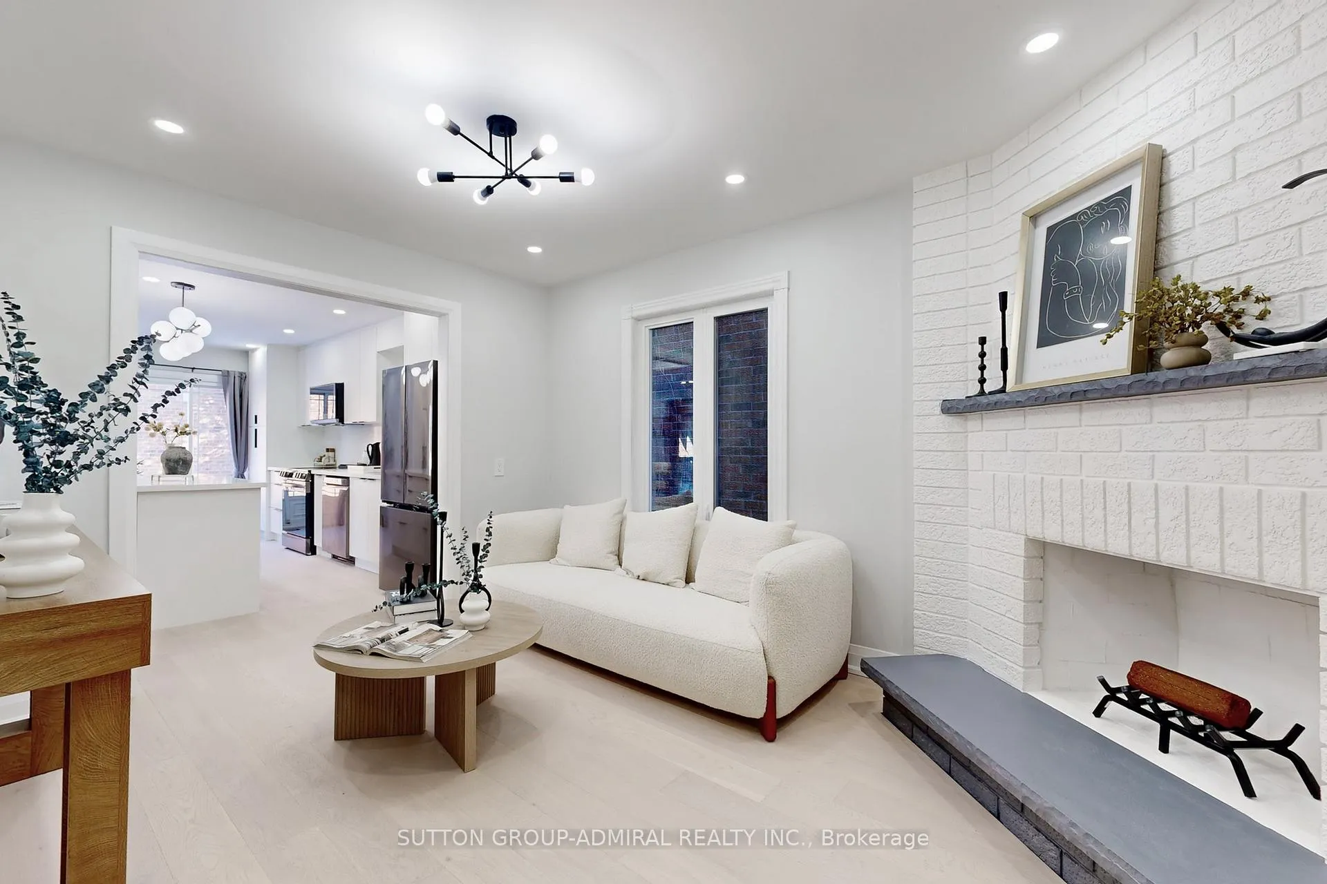 Photo 3 of 31 Whitney Place, Vaughan, Lakeview Estates — HOMEH