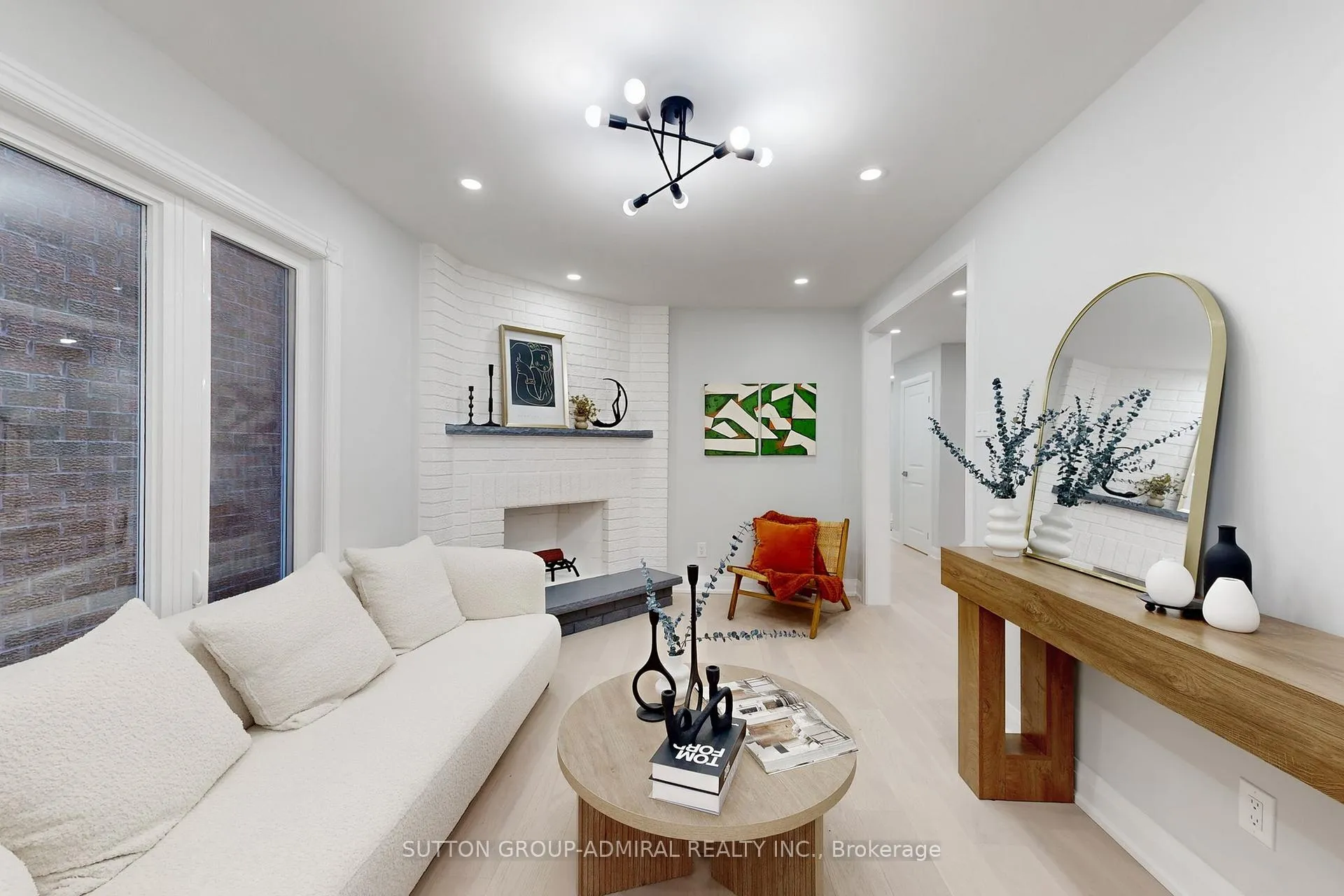 Photo 5 of 31 Whitney Place, Vaughan, Lakeview Estates — HOMEH