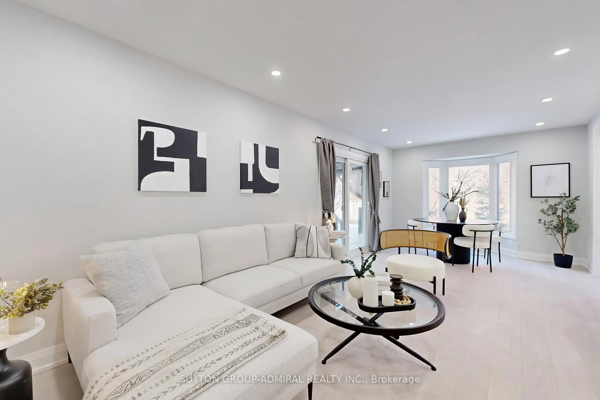 Photo 6 of 31 Whitney Place, Vaughan, Lakeview Estates — HOMEH