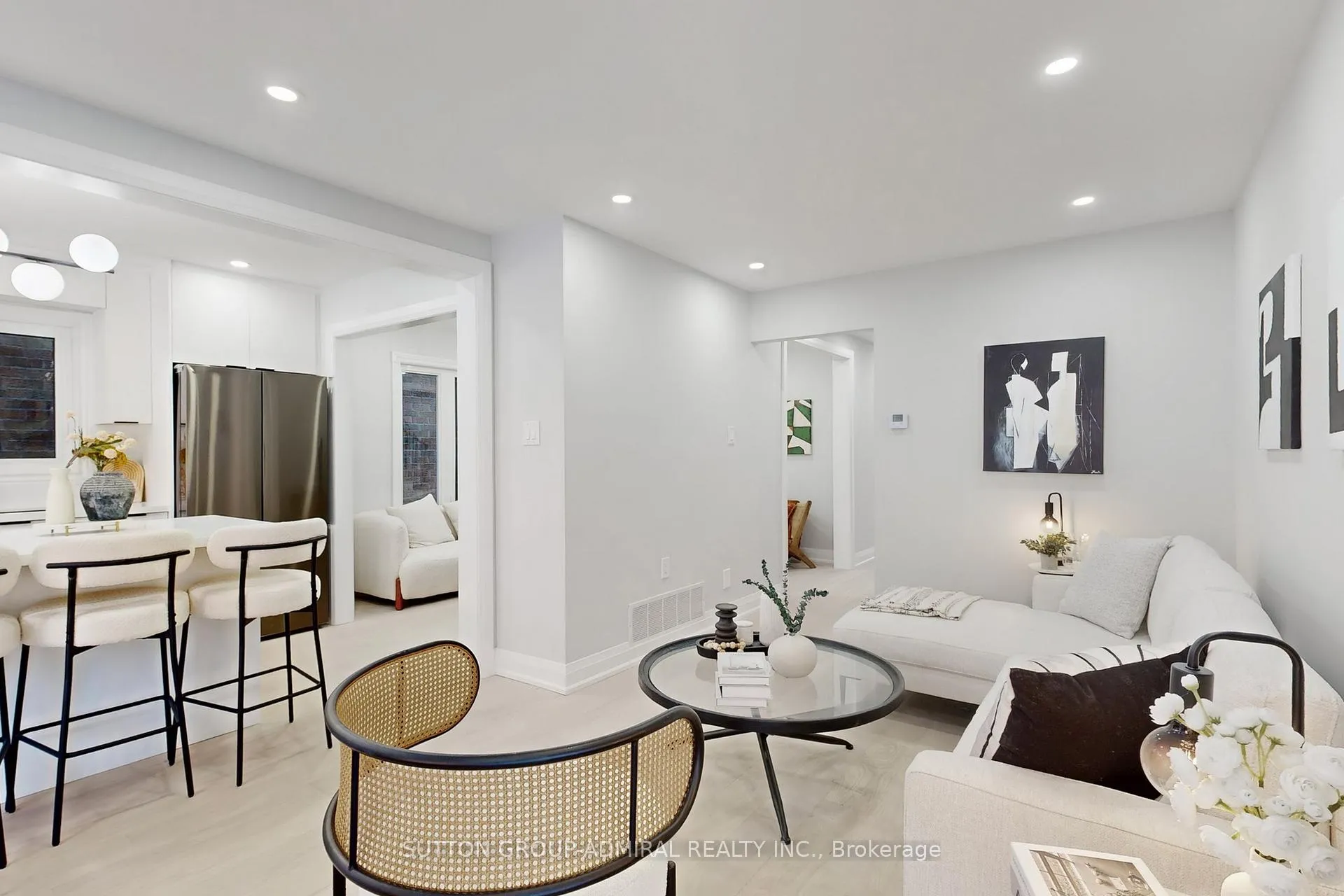 Photo 8 of 31 Whitney Place, Vaughan, Lakeview Estates — HOMEH