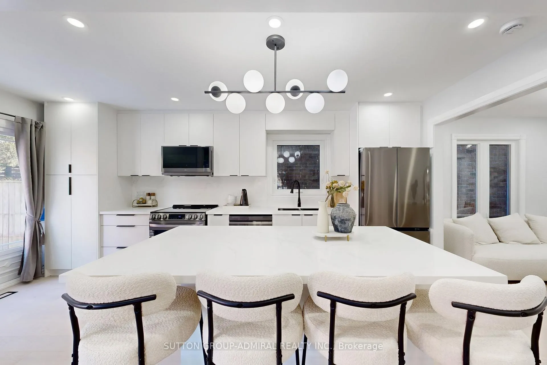 Photo 10 of 31 Whitney Place, Vaughan, Lakeview Estates — HOMEH