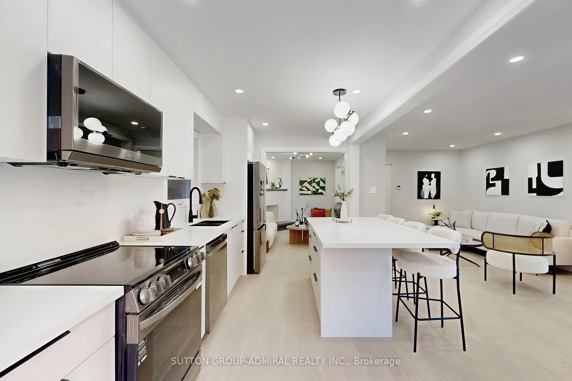 Photo 12 of 31 Whitney Place, Vaughan, Lakeview Estates — HOMEH