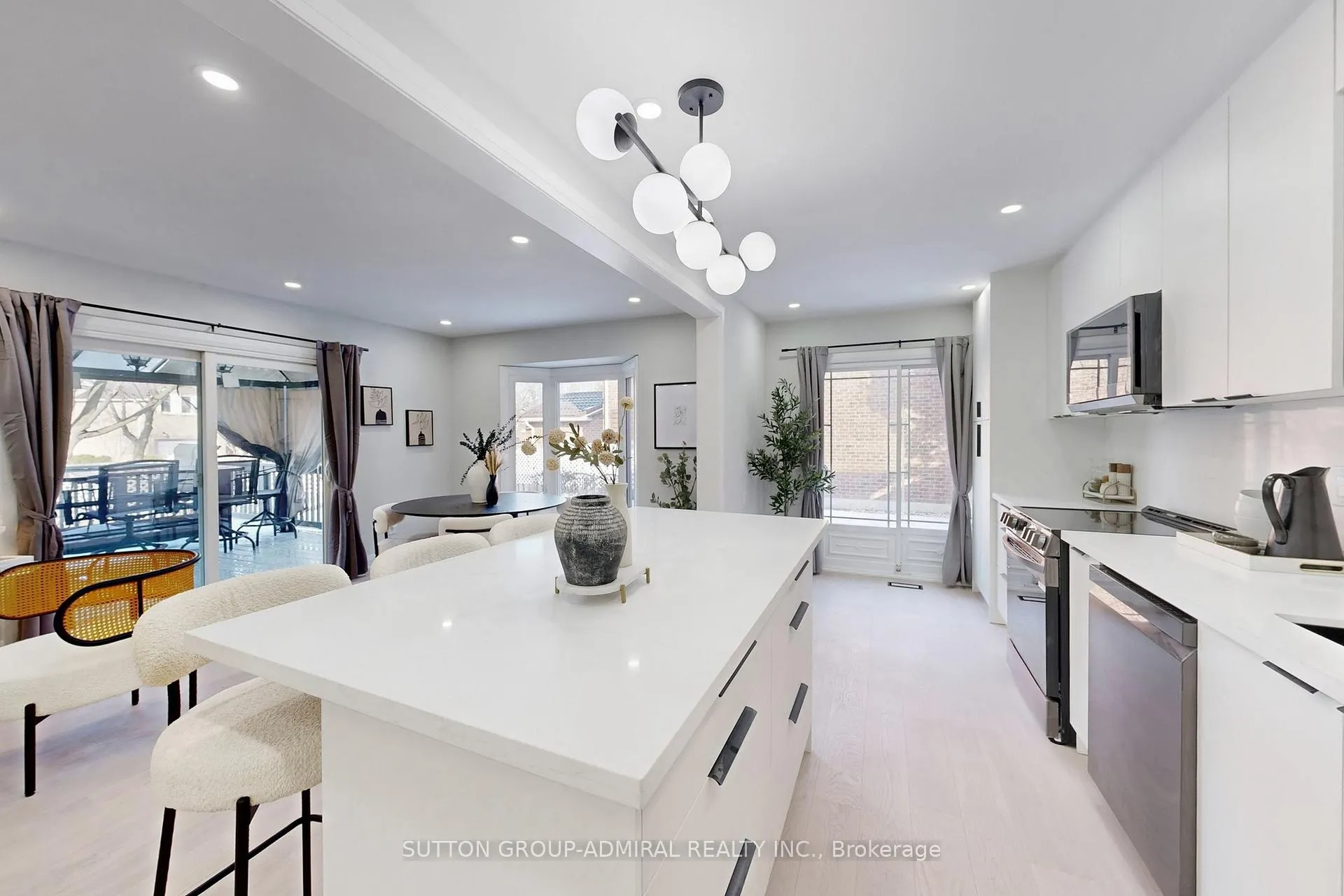 Photo 14 of 31 Whitney Place, Vaughan, Lakeview Estates — HOMEH