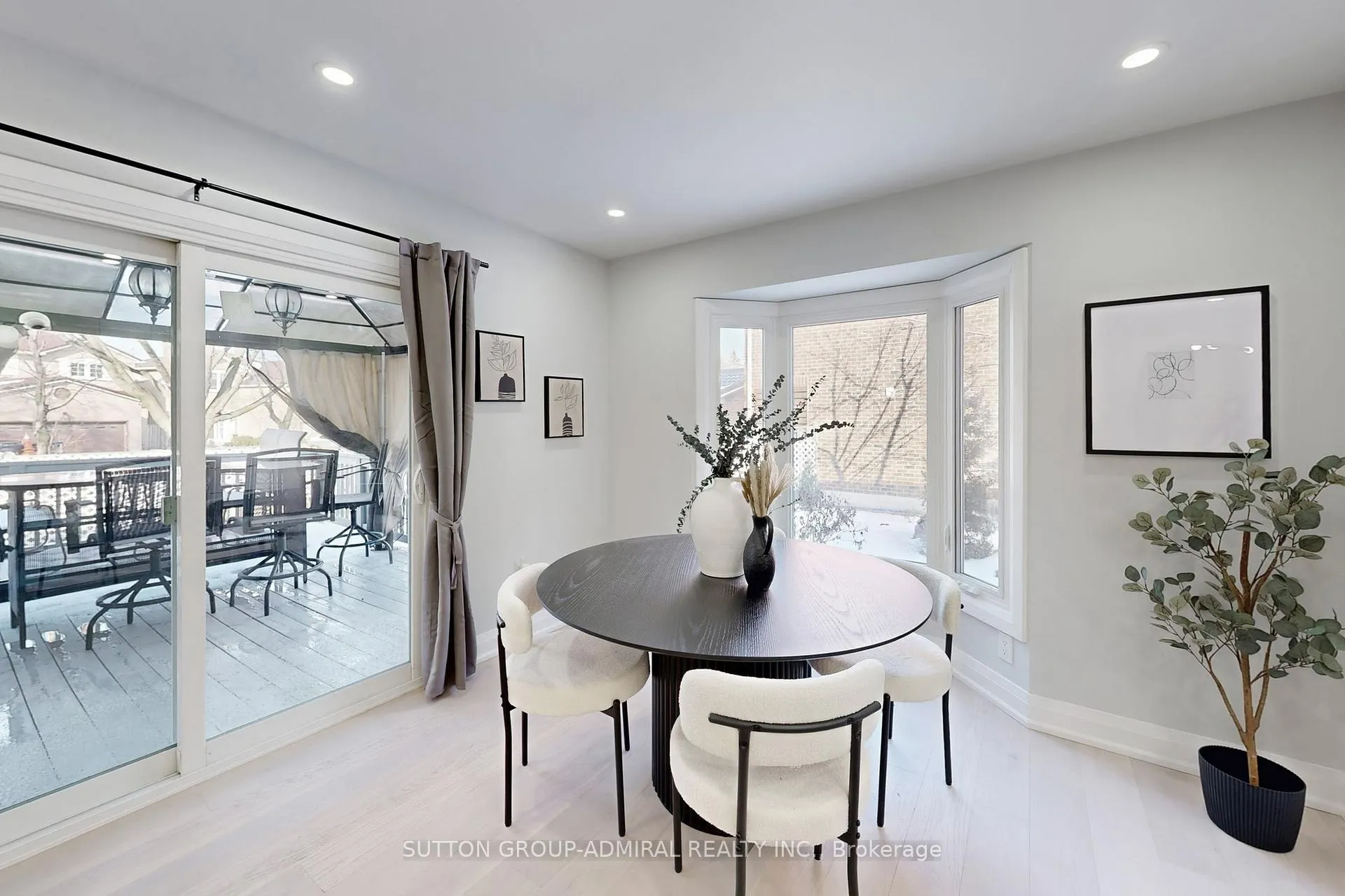 Photo 15 of 31 Whitney Place, Vaughan, Lakeview Estates — HOMEH