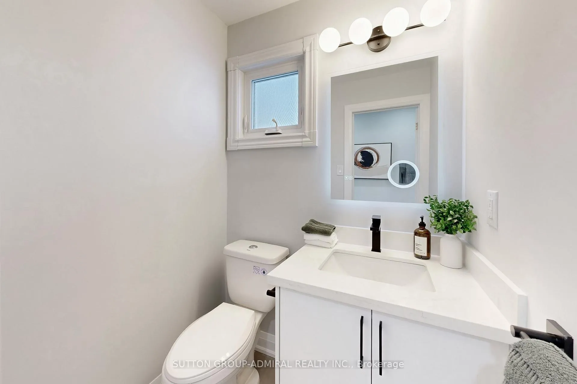 Photo 16 of 31 Whitney Place, Vaughan, Lakeview Estates — HOMEH