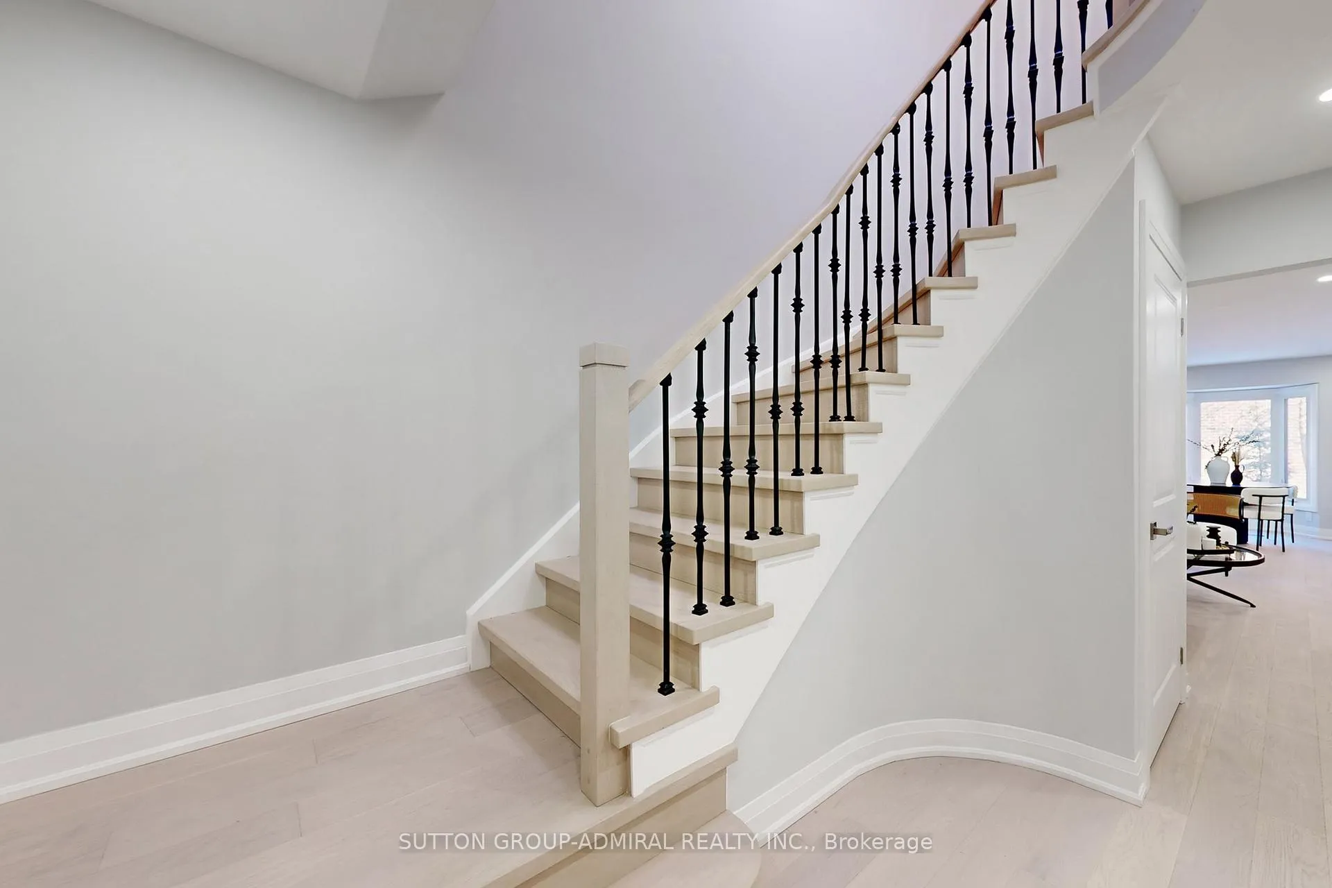 Photo 18 of 31 Whitney Place, Vaughan, Lakeview Estates — HOMEH