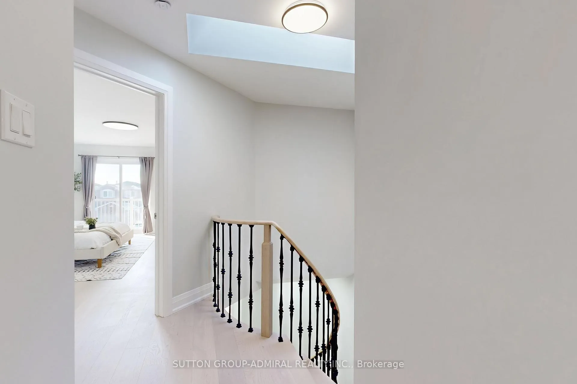 Photo 19 of 31 Whitney Place, Vaughan, Lakeview Estates — HOMEH