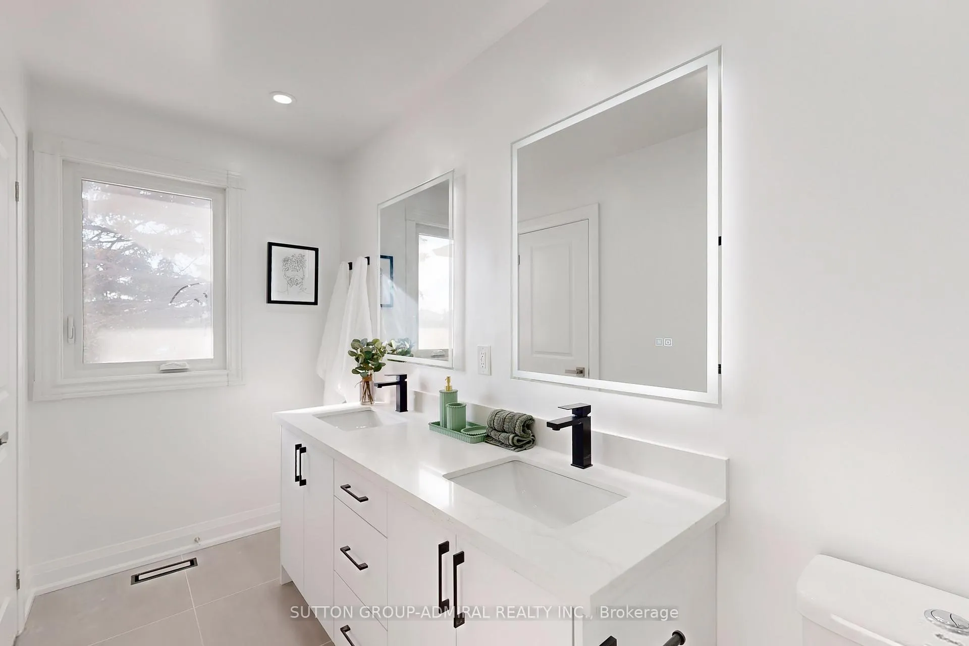 Photo 26 of 31 Whitney Place, Vaughan, Lakeview Estates — HOMEH