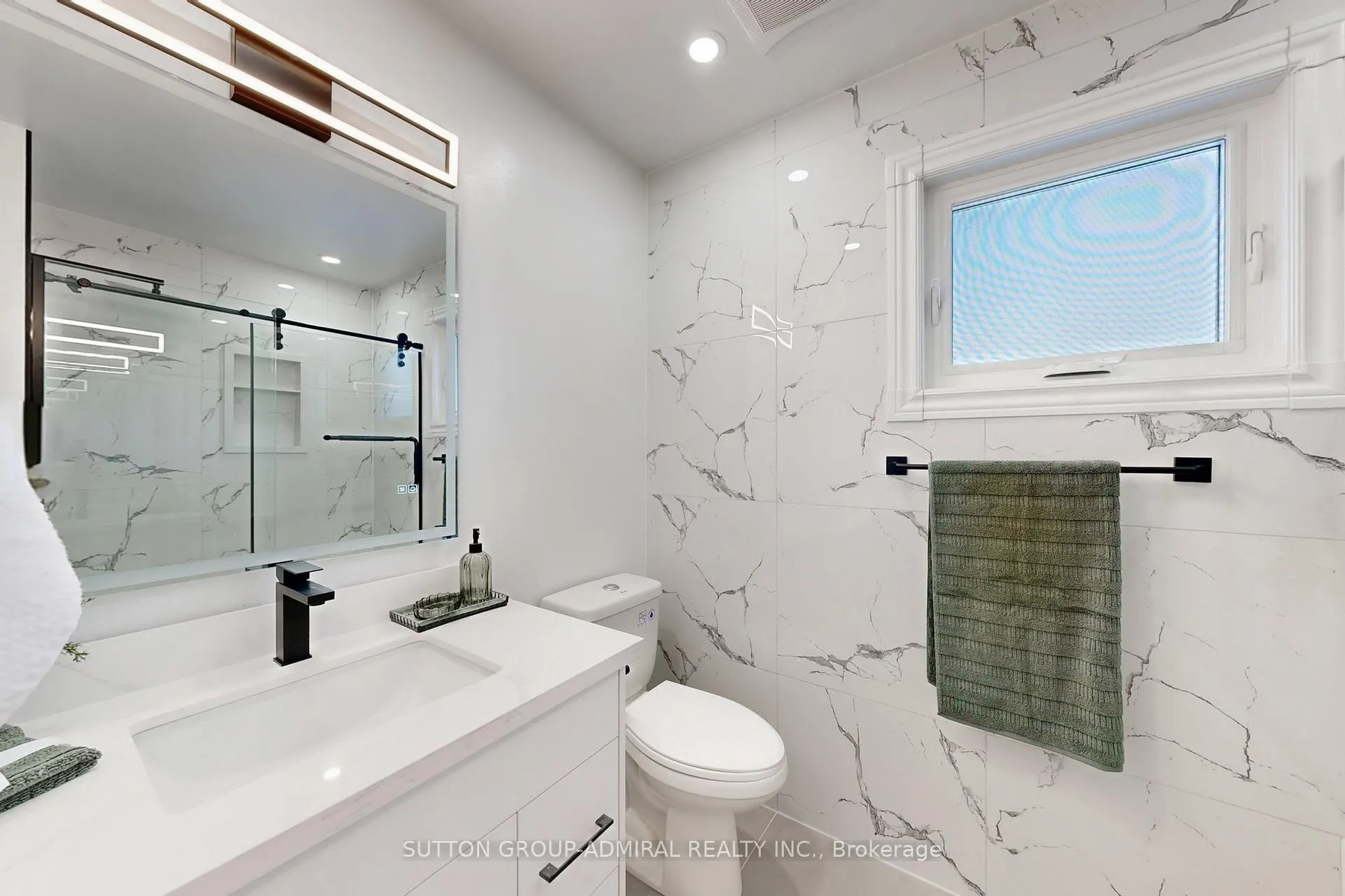 Photo 29 of 31 Whitney Place, Vaughan, Lakeview Estates — HOMEH