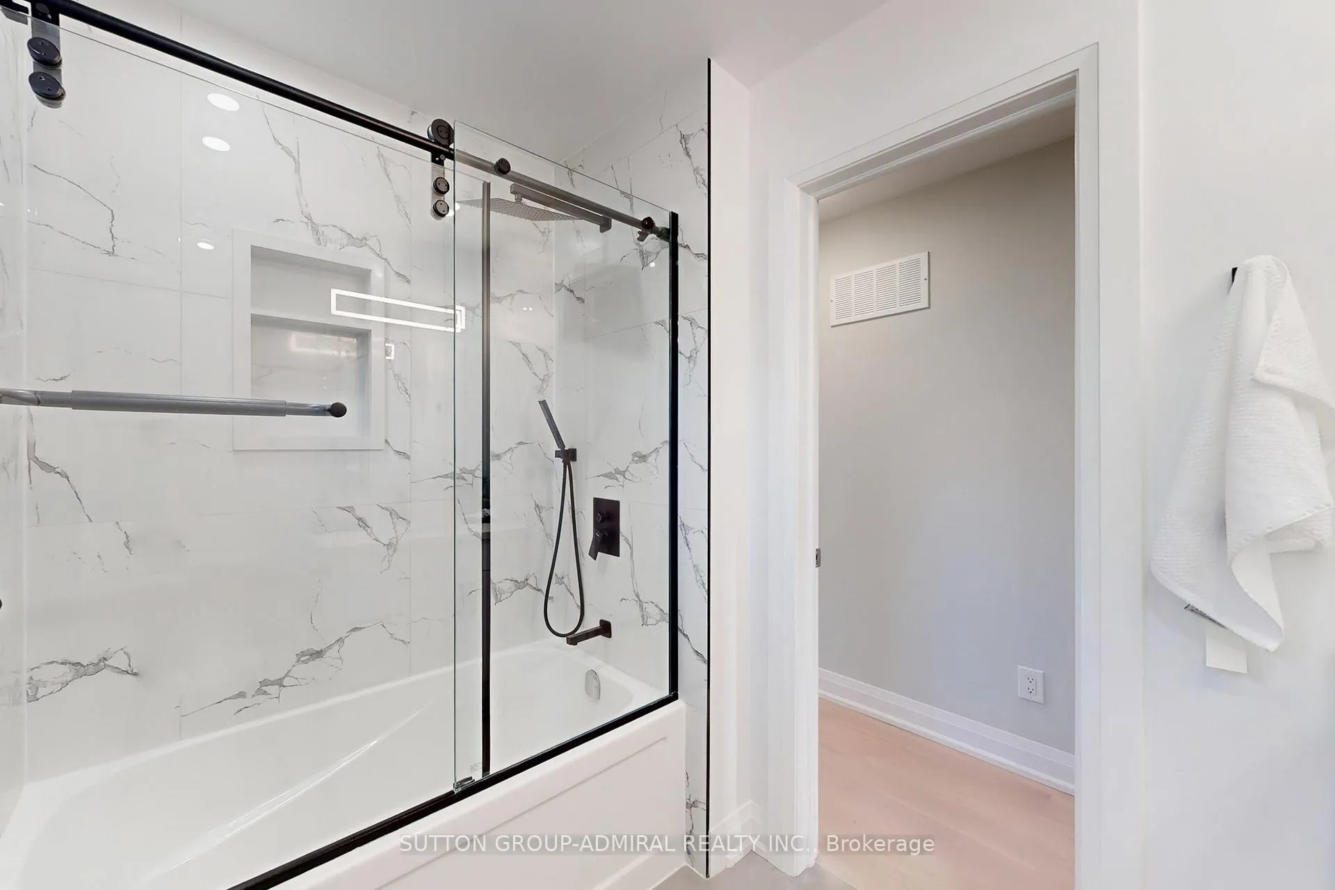 Photo 30 of 31 Whitney Place, Vaughan, Lakeview Estates — HOMEH