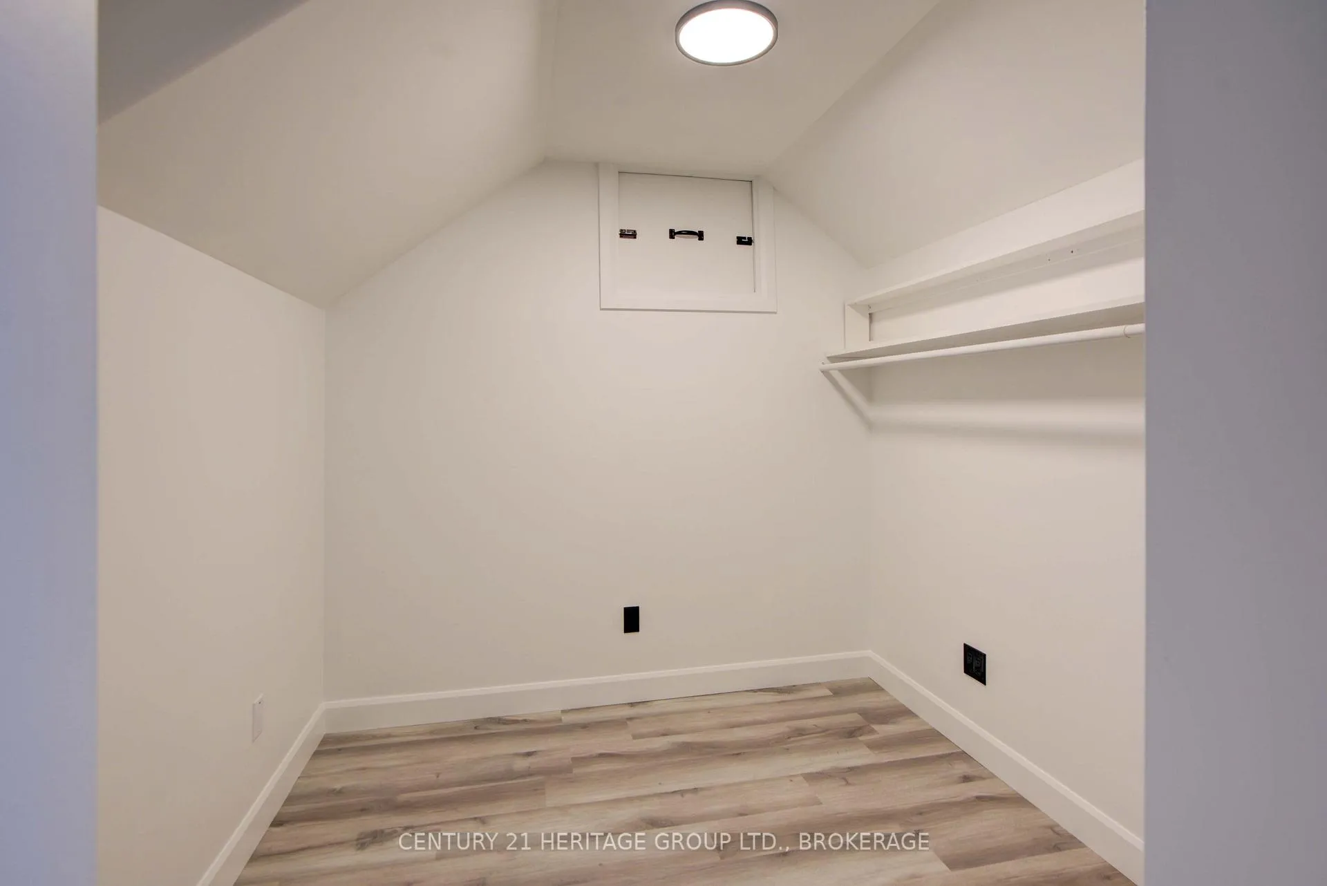 Photo 7 of 2831 Perth Road, Kingston, City North of 401 — HOMEH