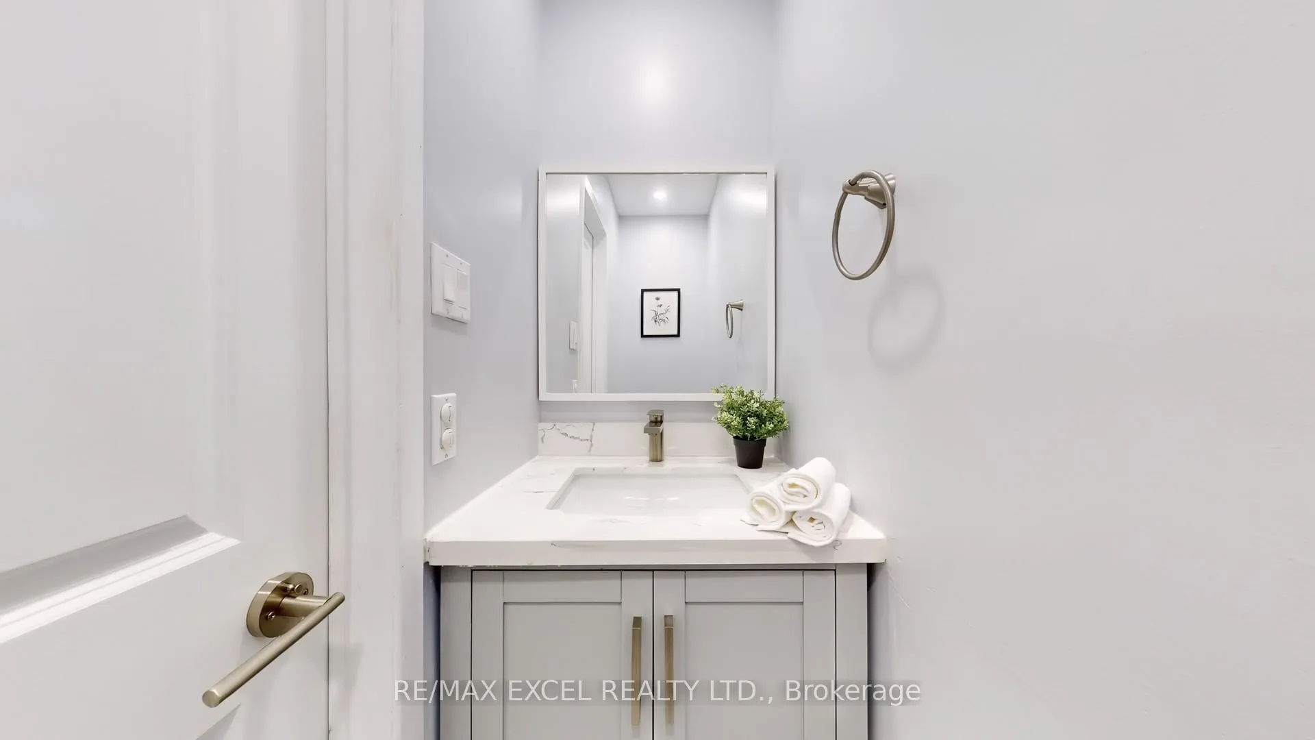 Photo 6 of 73 McCabe Crescent, Vaughan, Lakeview Estates — HOMEH