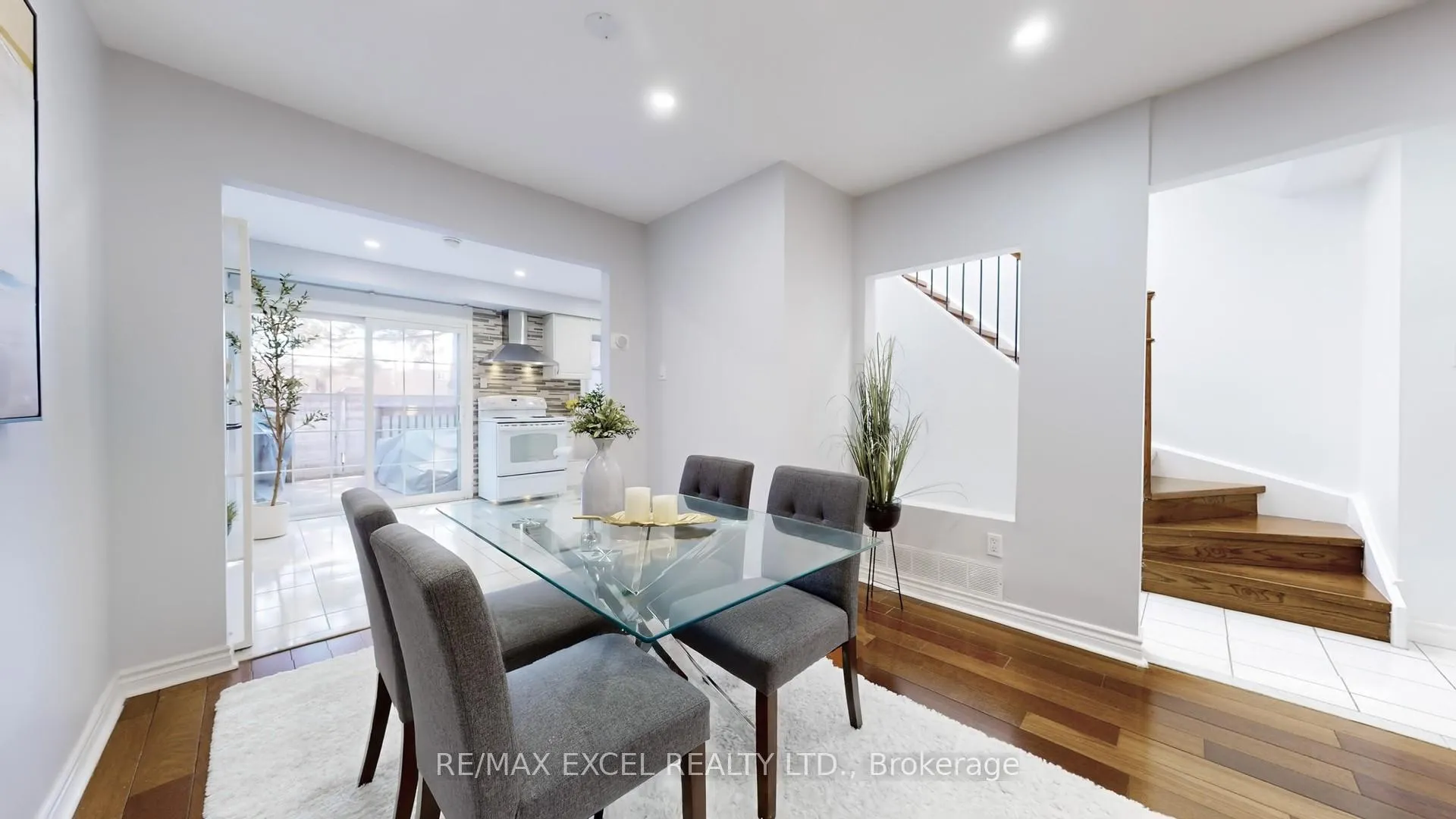 Photo 12 of 73 McCabe Crescent, Vaughan, Lakeview Estates — HOMEH
