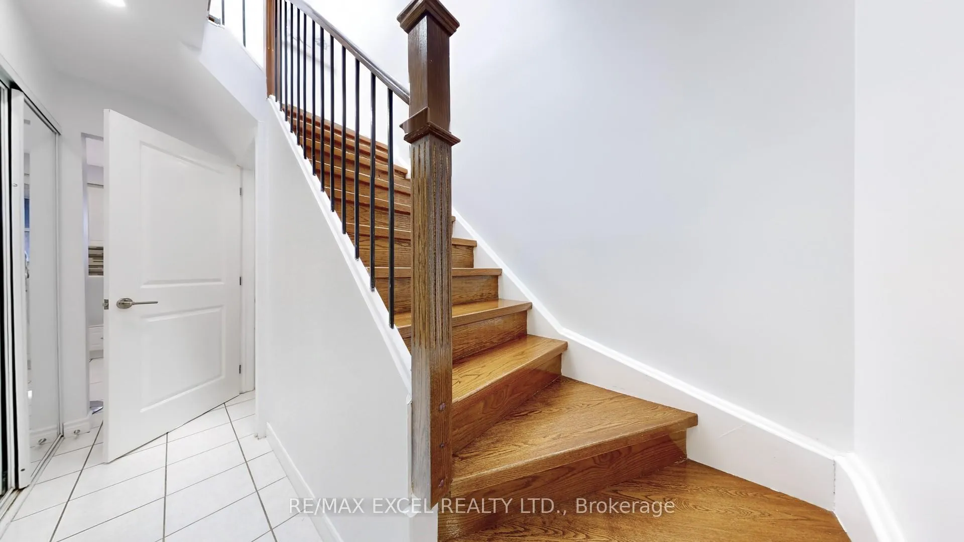 Photo 19 of 73 McCabe Crescent, Vaughan, Lakeview Estates — HOMEH