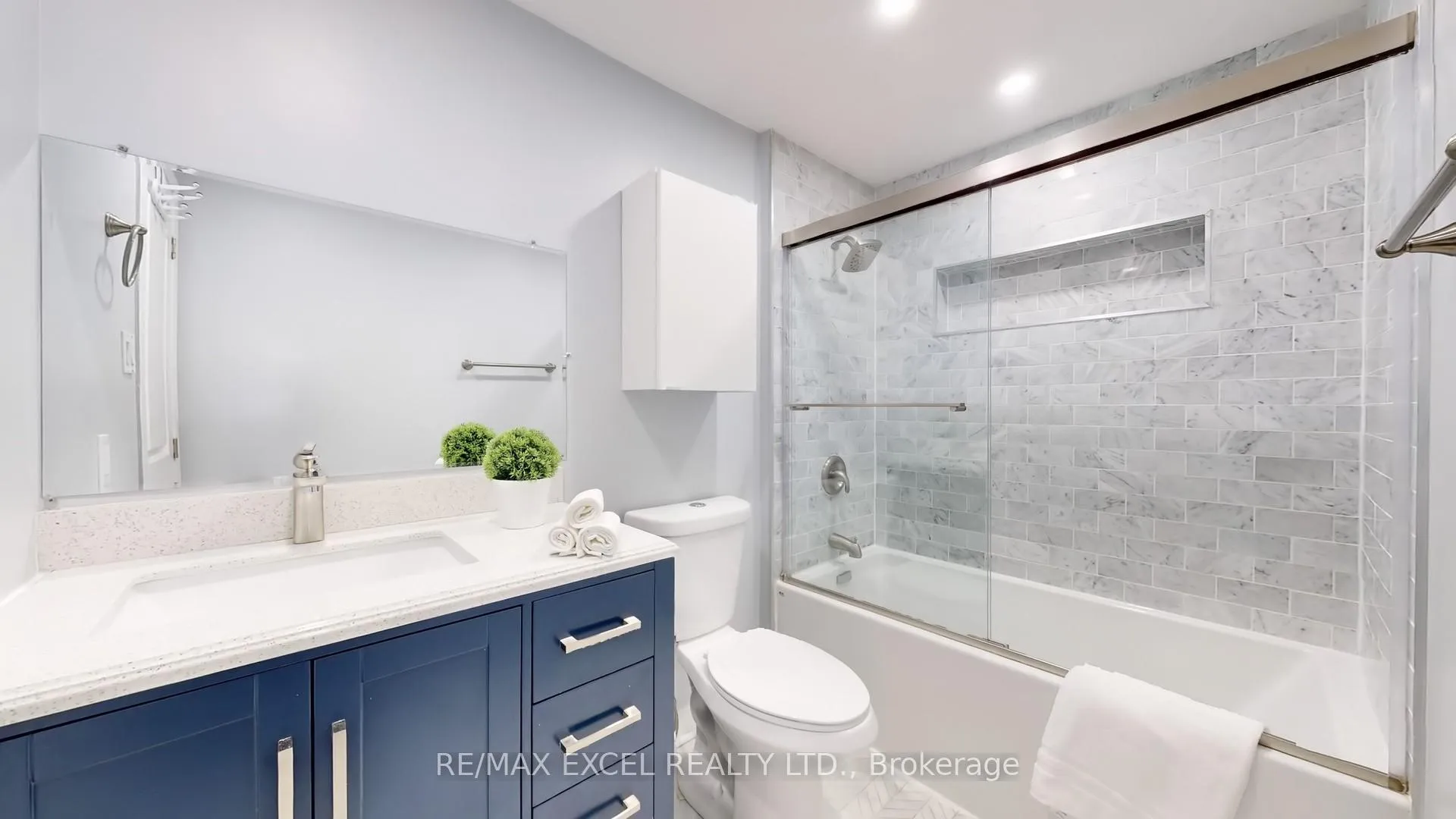 Photo 32 of 73 McCabe Crescent, Vaughan, Lakeview Estates — HOMEH