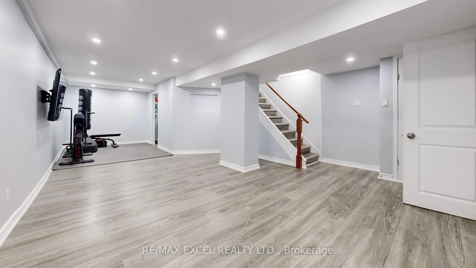 Photo 35 of 73 McCabe Crescent, Vaughan, Lakeview Estates — HOMEH