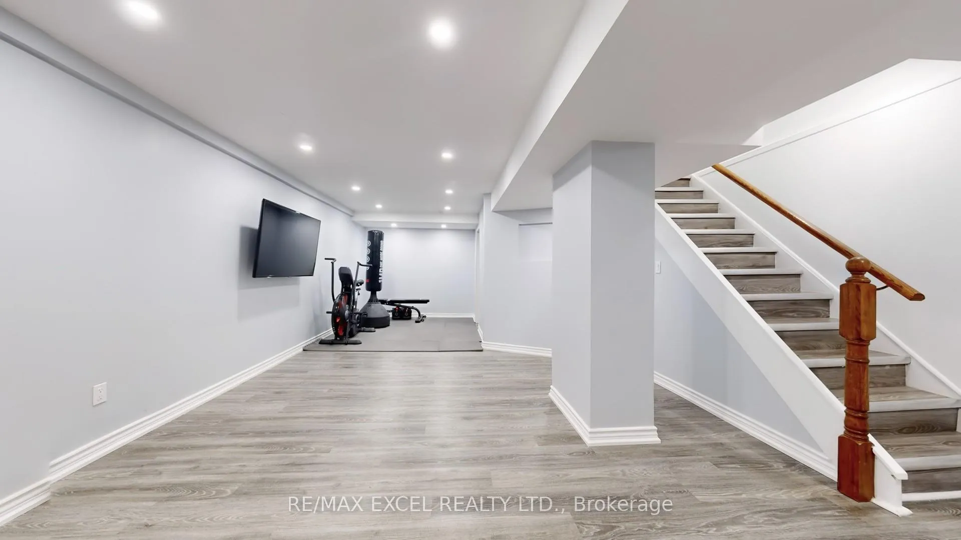 Photo 36 of 73 McCabe Crescent, Vaughan, Lakeview Estates — HOMEH