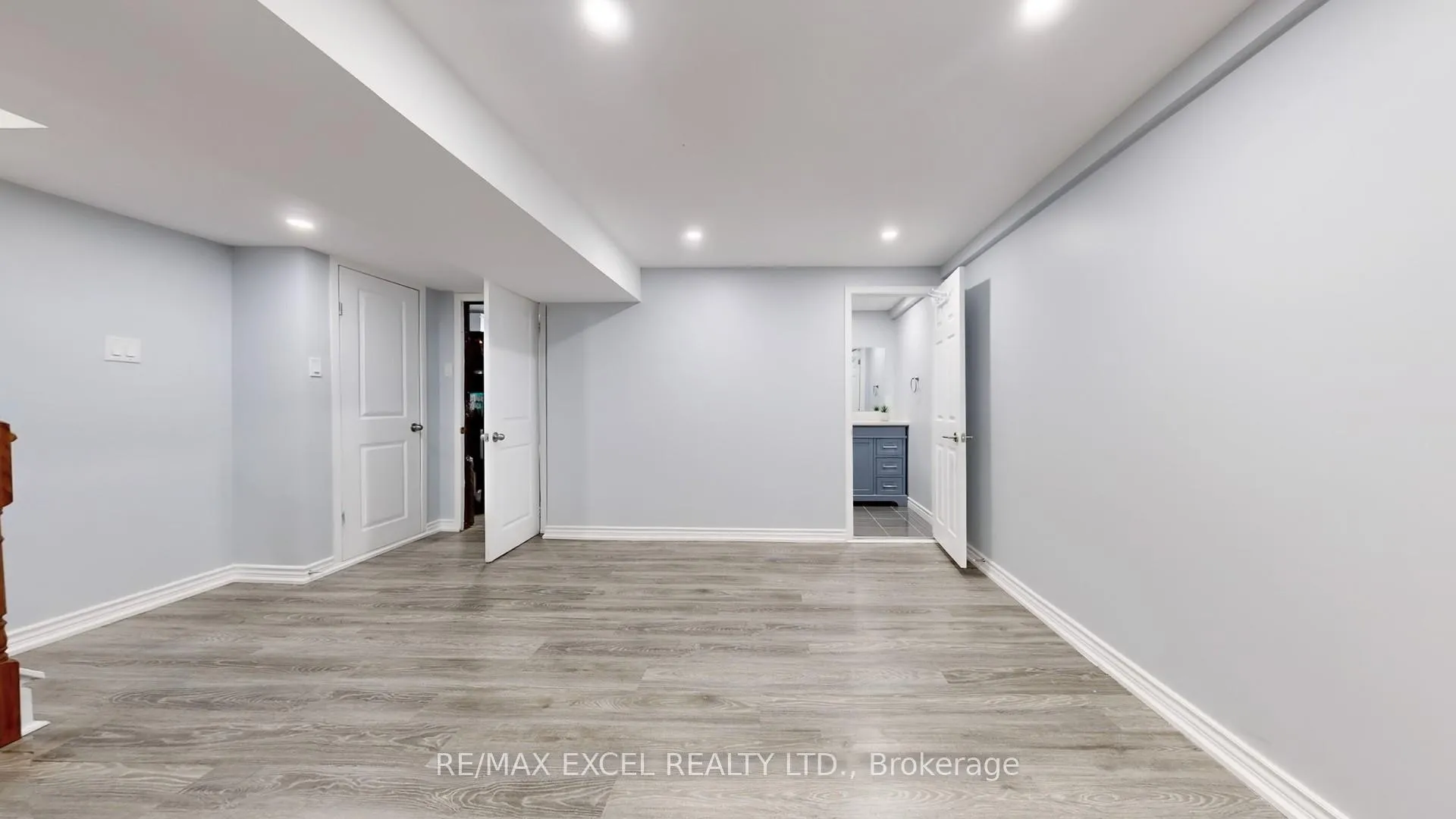 Photo 37 of 73 McCabe Crescent, Vaughan, Lakeview Estates — HOMEH