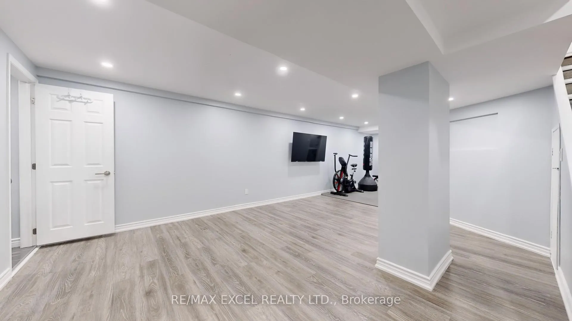 Photo 38 of 73 McCabe Crescent, Vaughan, Lakeview Estates — HOMEH