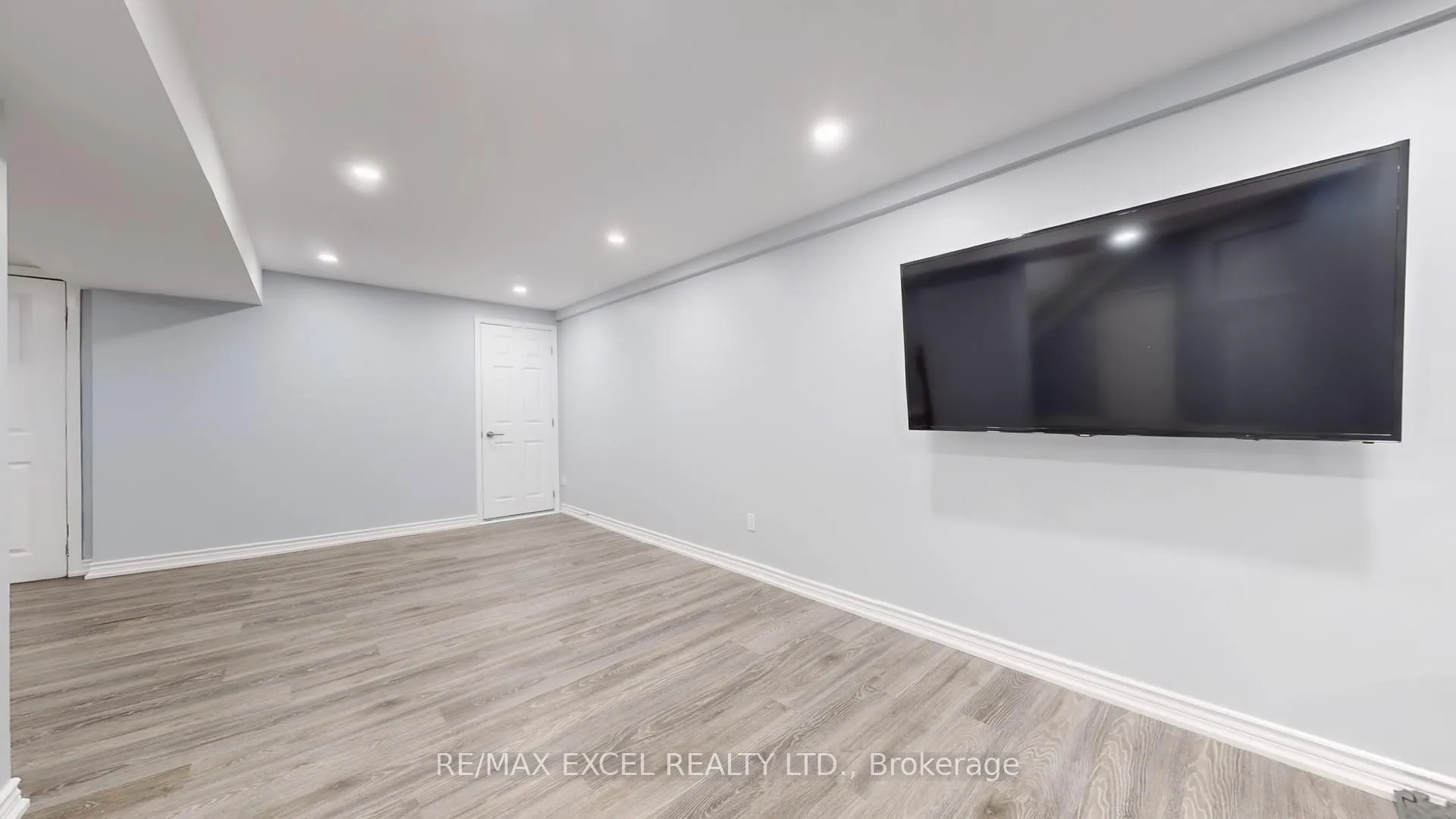Photo 39 of 73 McCabe Crescent, Vaughan, Lakeview Estates — HOMEH