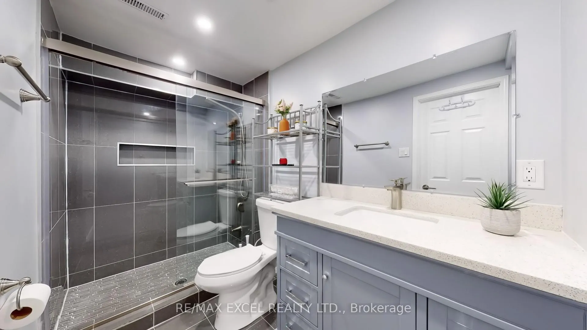 Photo 42 of 73 McCabe Crescent, Vaughan, Lakeview Estates — HOMEH