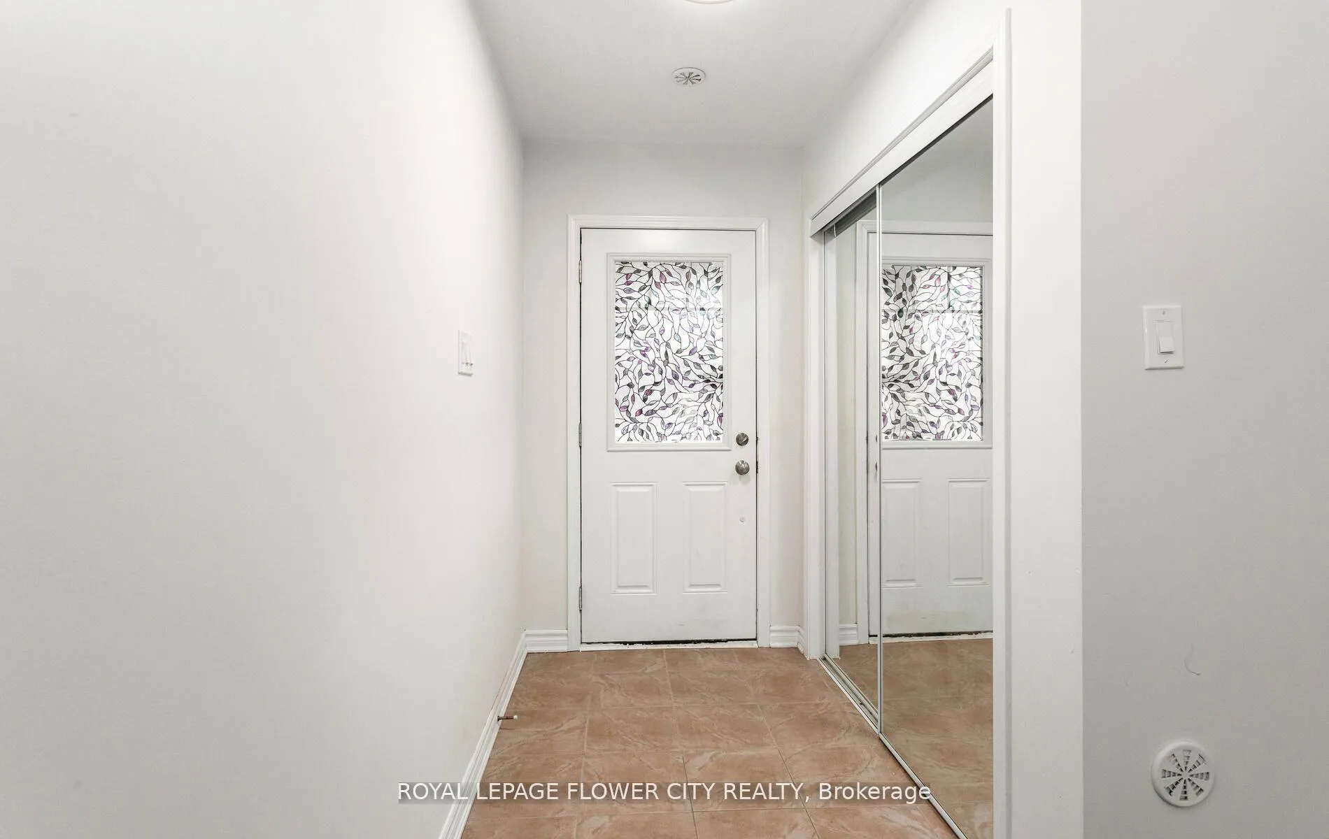 Photo 4 of 16 Quillberry Close, Brampton, Northwest Brampton — HOMEH