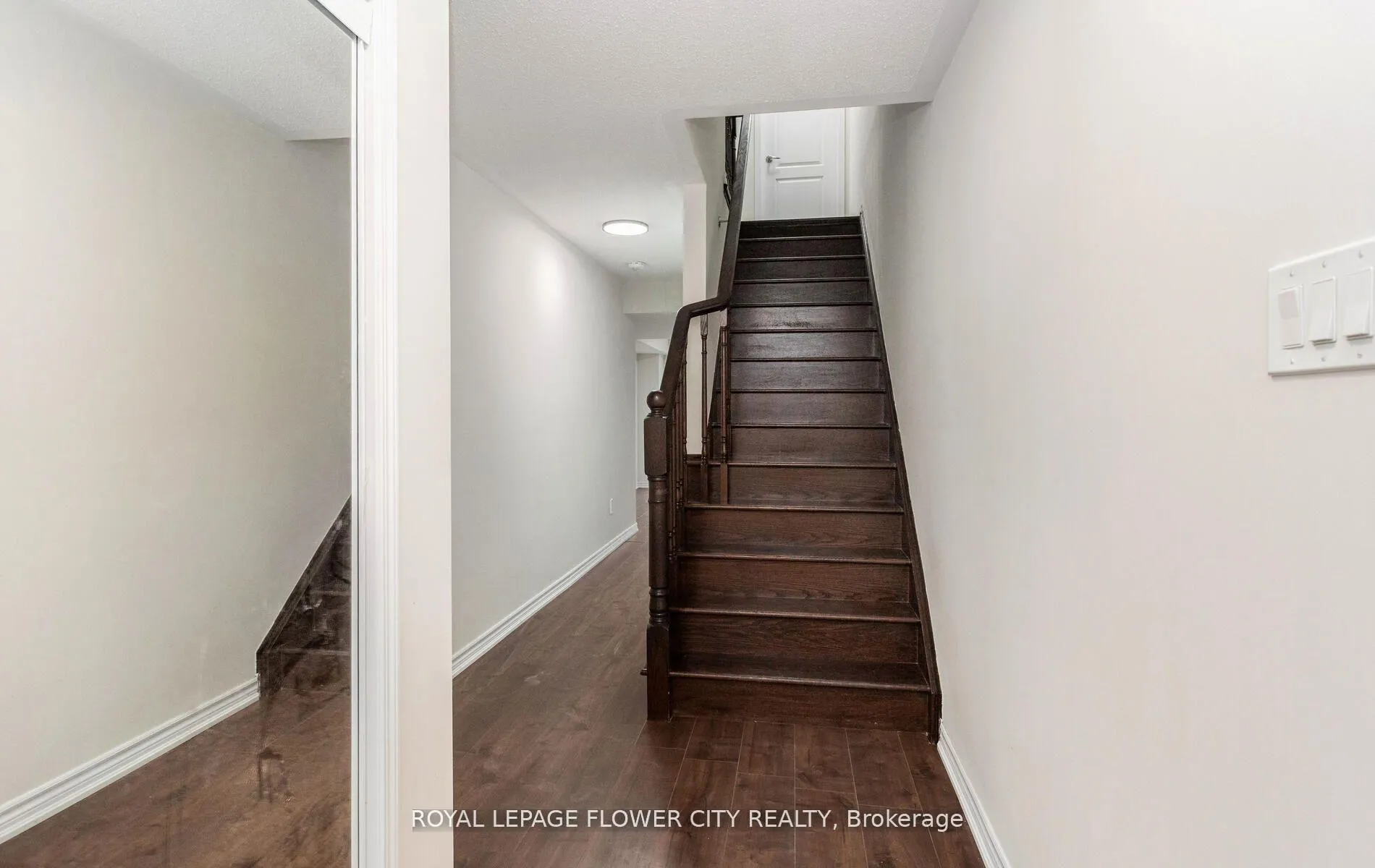 Photo 5 of 16 Quillberry Close, Brampton, Northwest Brampton — HOMEH