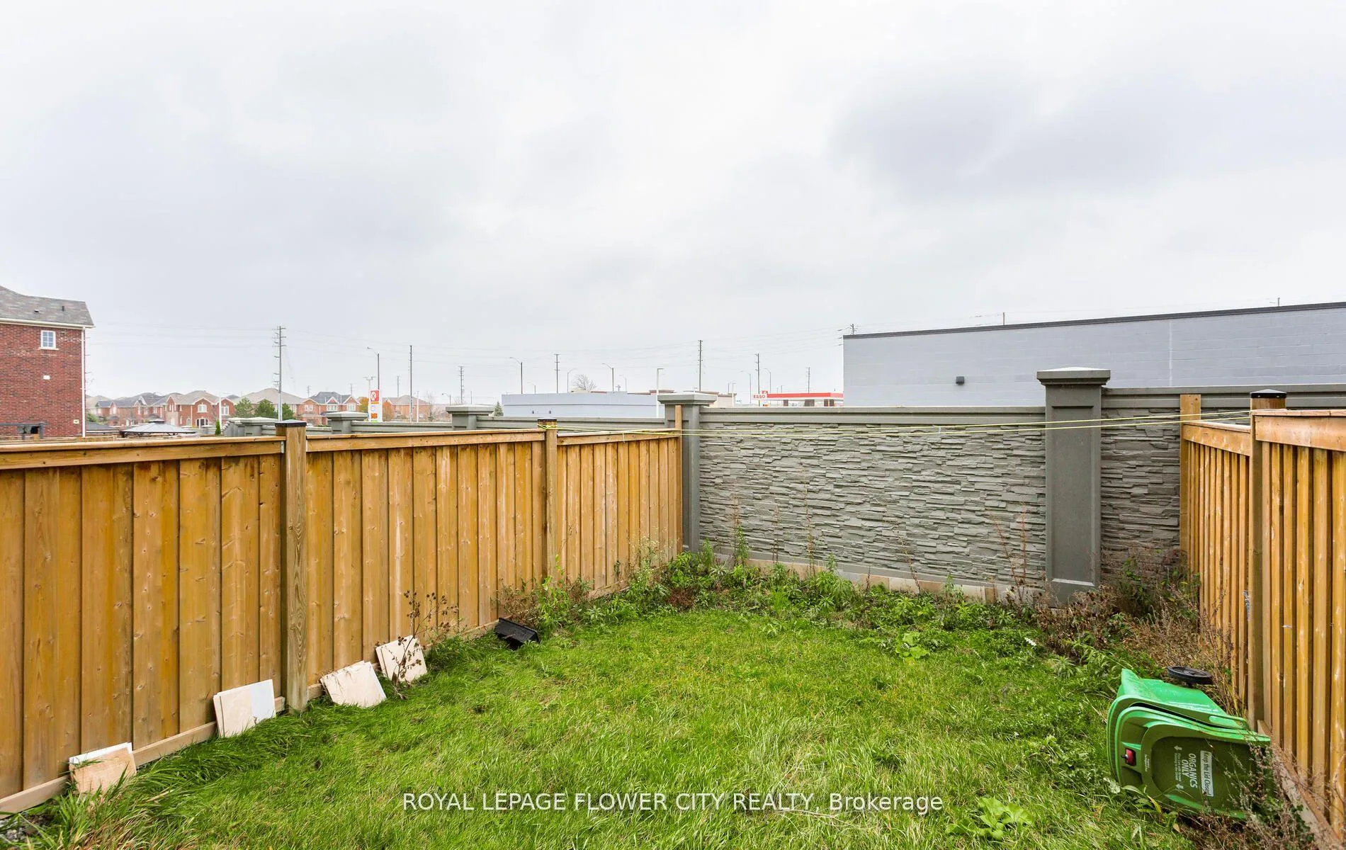 Photo 38 of 16 Quillberry Close, Brampton, Northwest Brampton — HOMEH